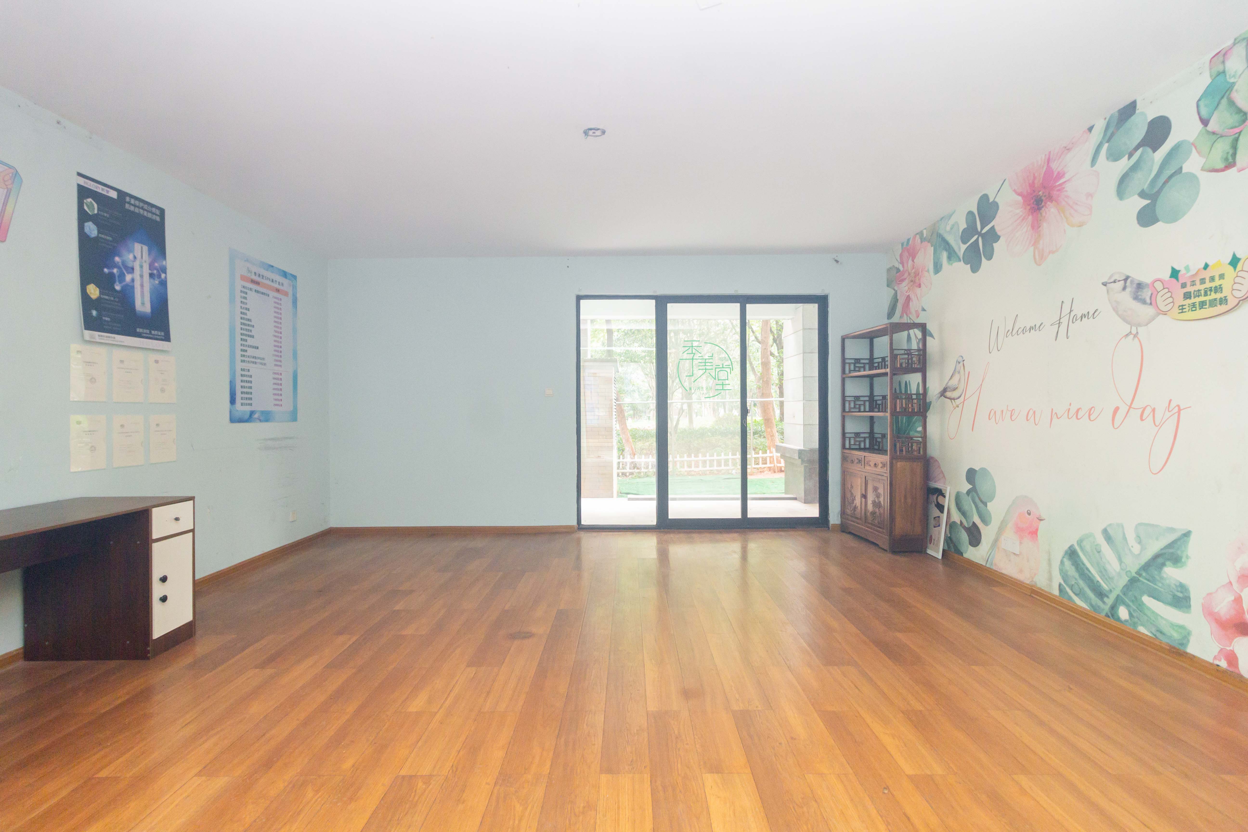 康桥长郡  4室2厅2卫    88.9万 康桥长郡  4室2厅2卫    88.9万客厅