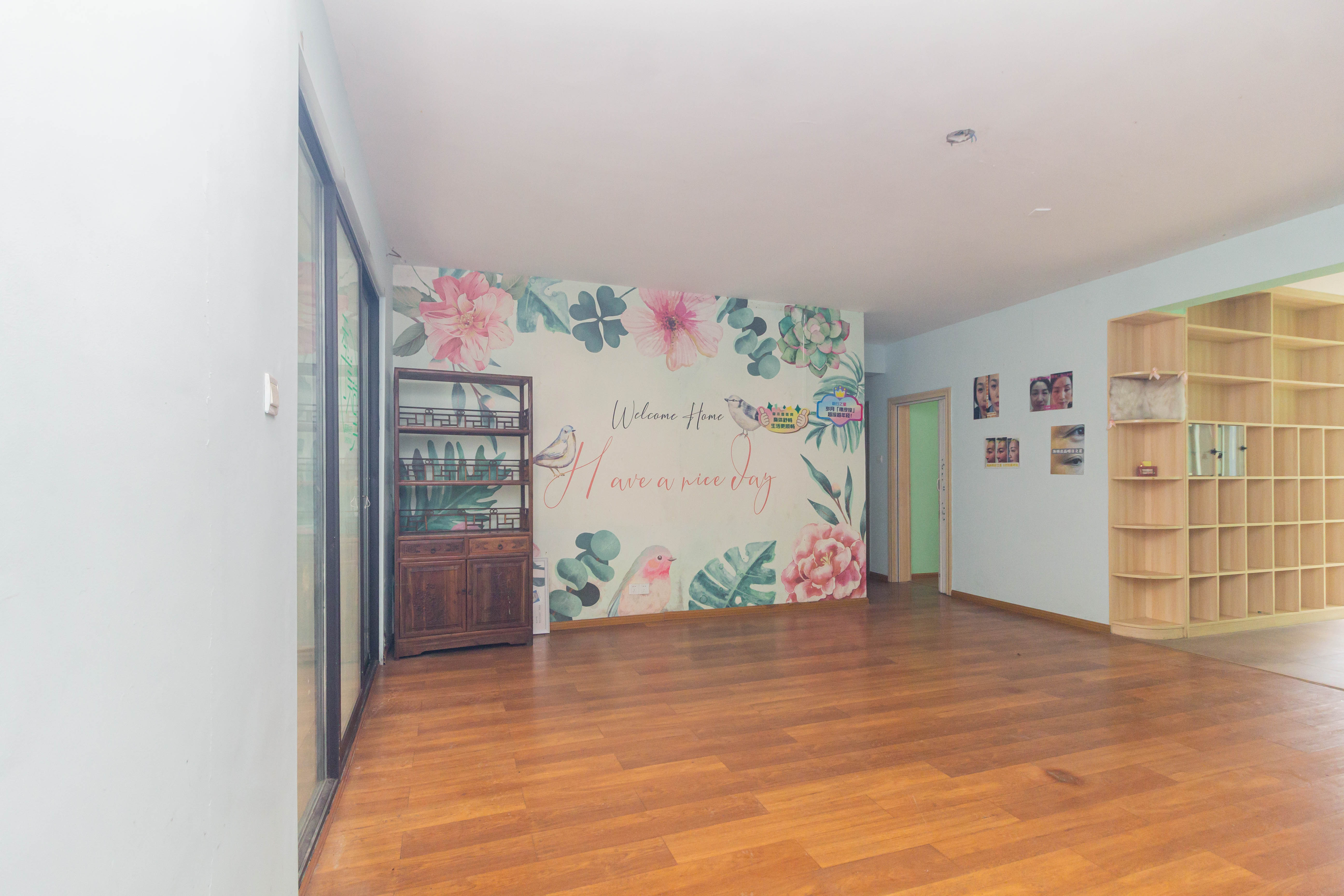 康桥长郡  4室2厅2卫    88.9万 康桥长郡  4室2厅2卫    88.9万客厅