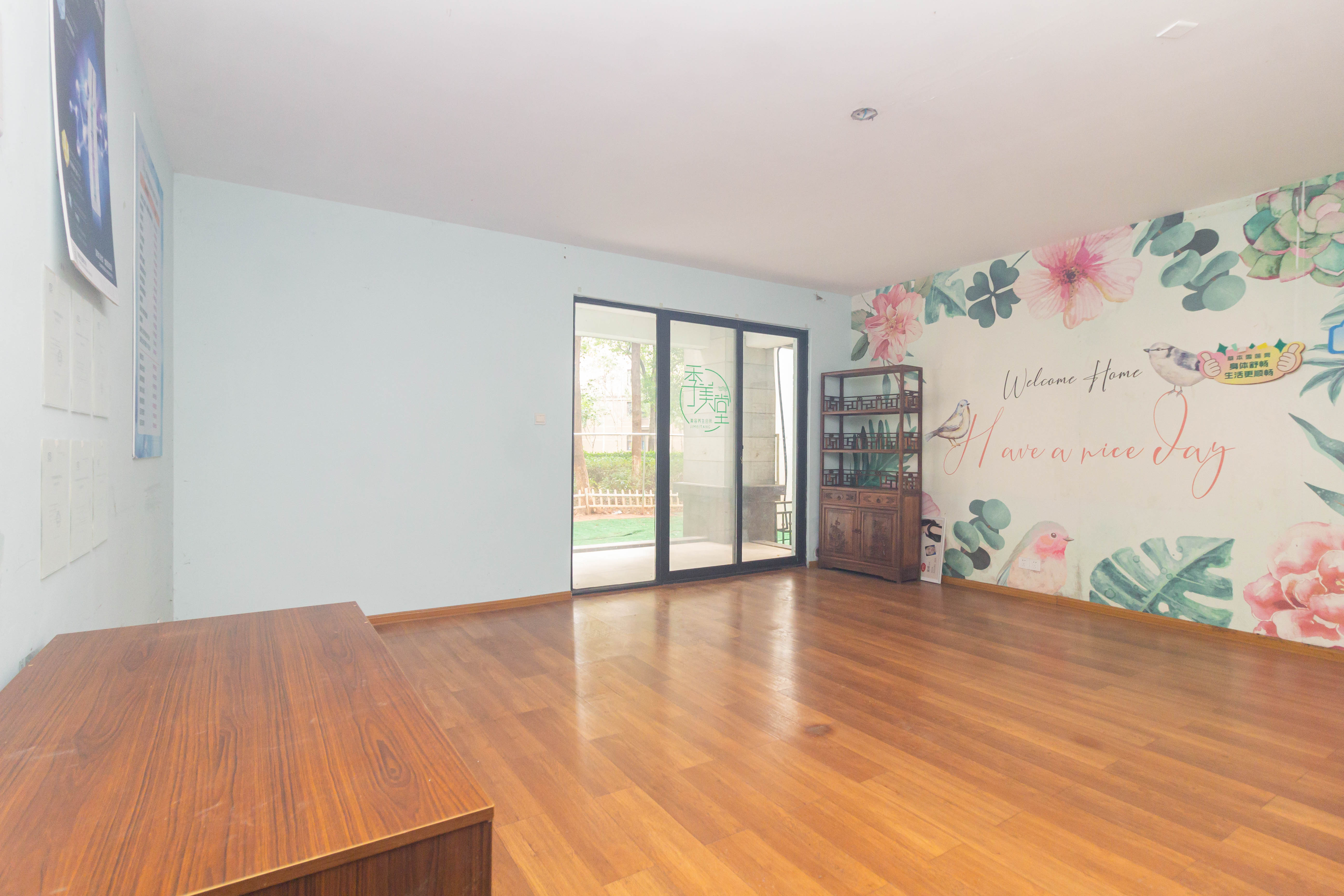 康桥长郡  4室2厅2卫    88.9万 康桥长郡  4室2厅2卫    88.9万客厅