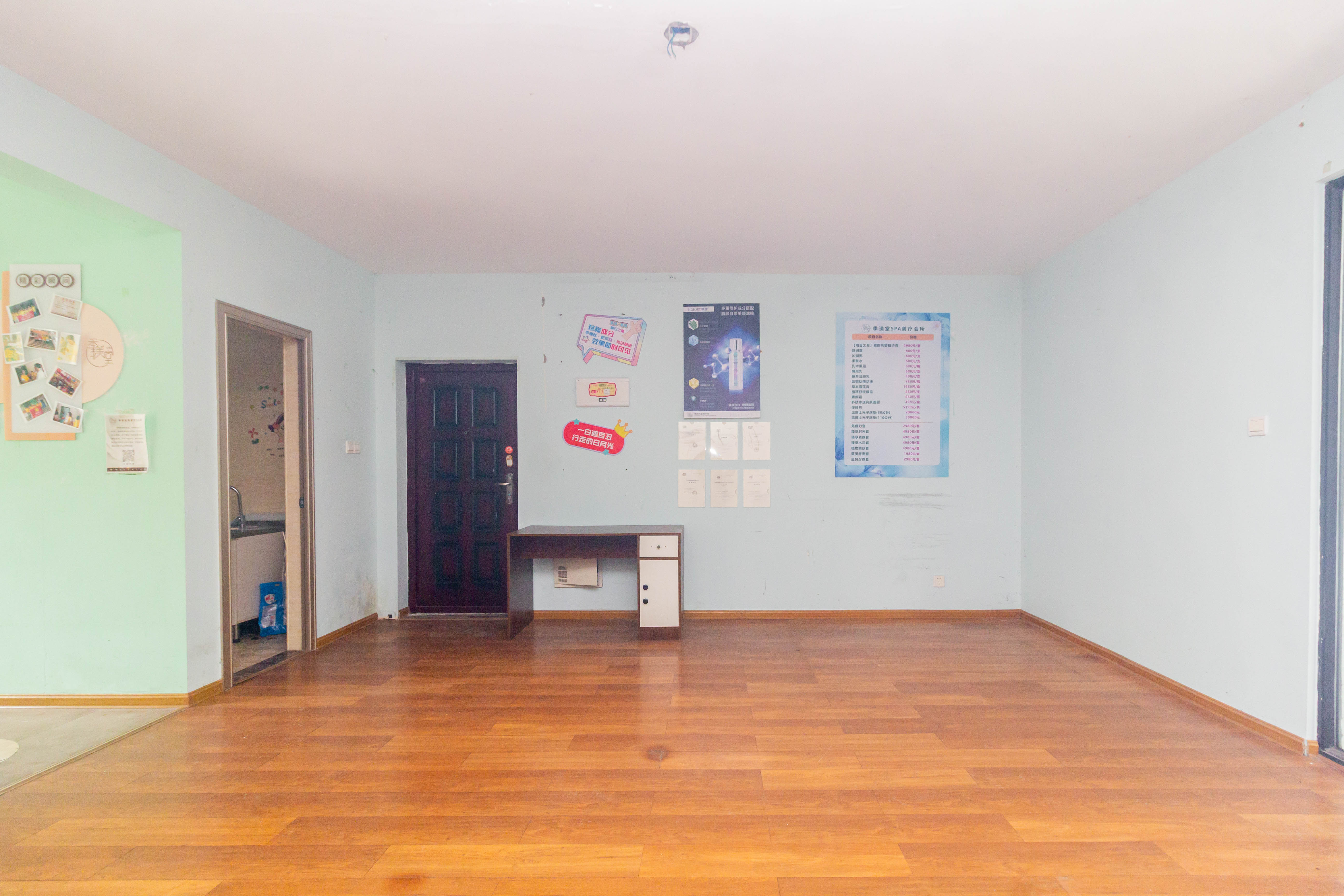 康桥长郡  4室2厅2卫    88.9万 康桥长郡  4室2厅2卫    88.9万客厅