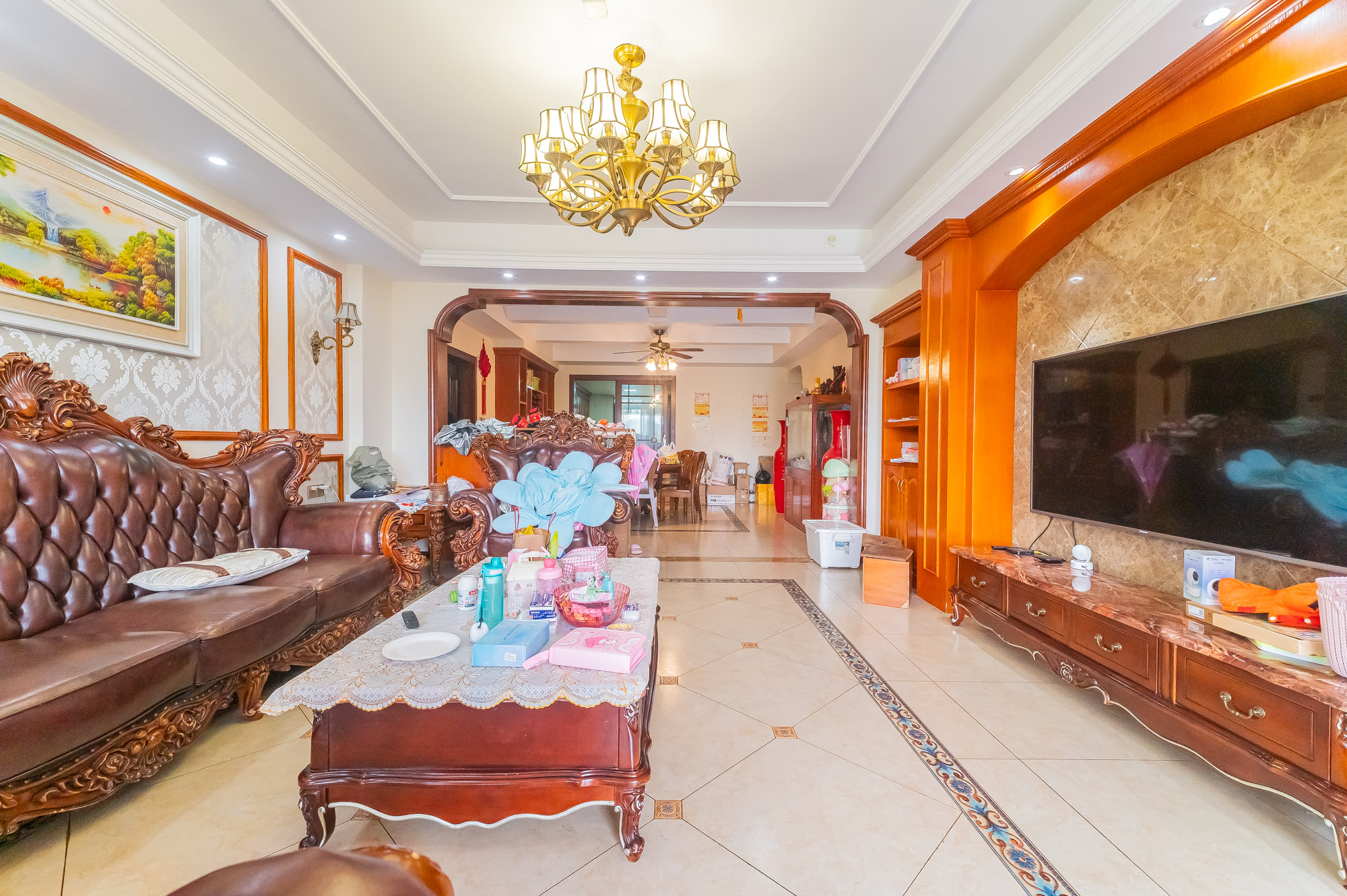 海伦春天 6室3厅3卫 208.0万 海伦春天 6室3厅3卫 208.0万客厅