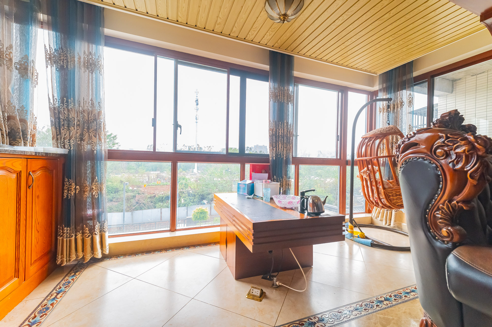 海伦春天 6室3厅3卫 208.0万 海伦春天 6室3厅3卫 208.0万阳台