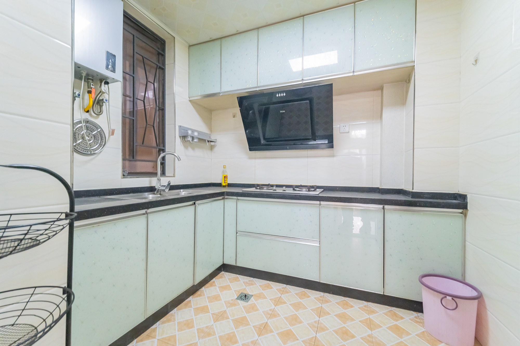 华润置地广场一期 2室2厅1卫 58.8万 华润置地广场一期 2室2厅1卫 58.8万厨房