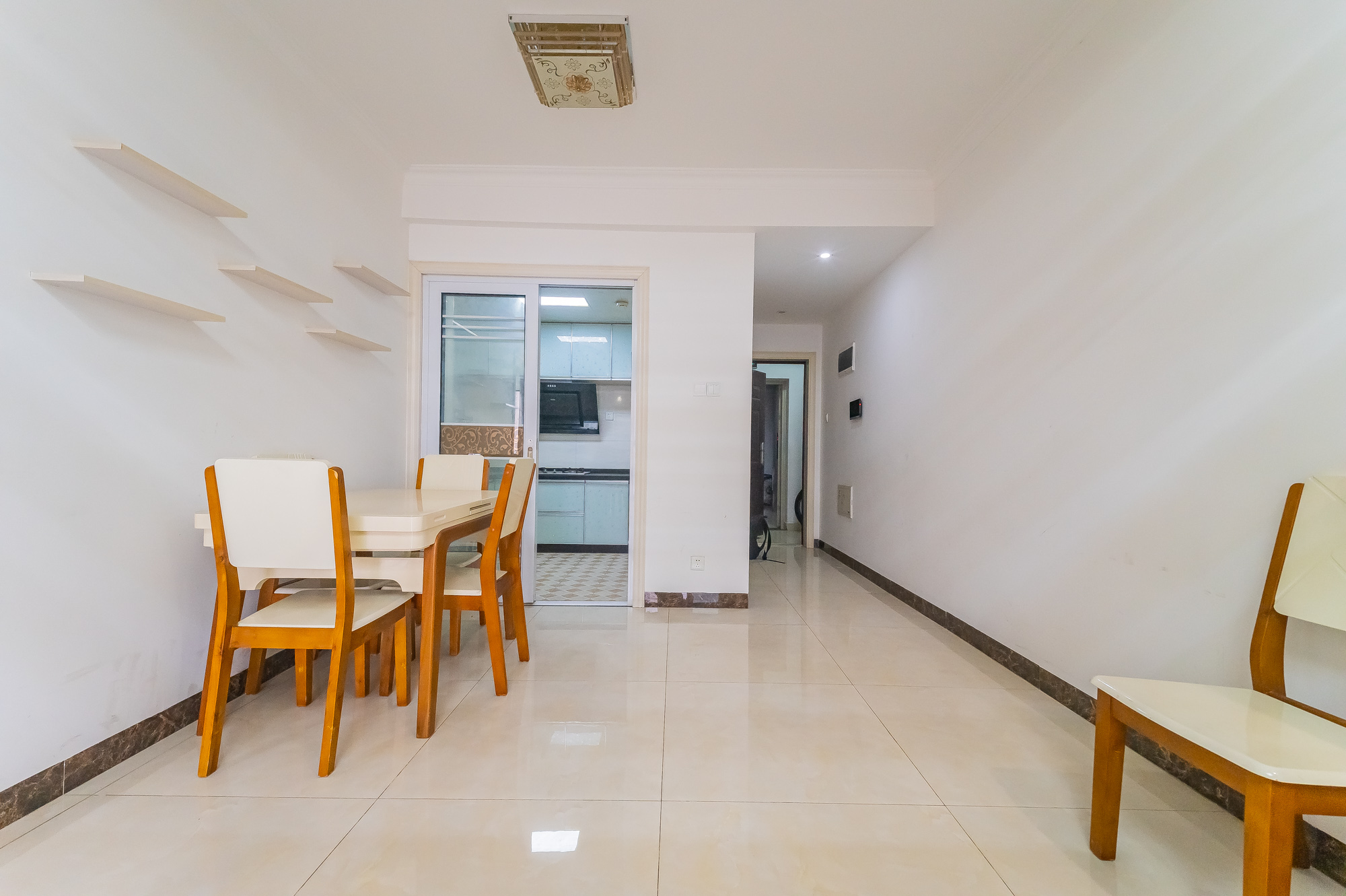 华润置地广场一期 2室2厅1卫 58.8万 华润置地广场一期 2室2厅1卫 58.8万客厅