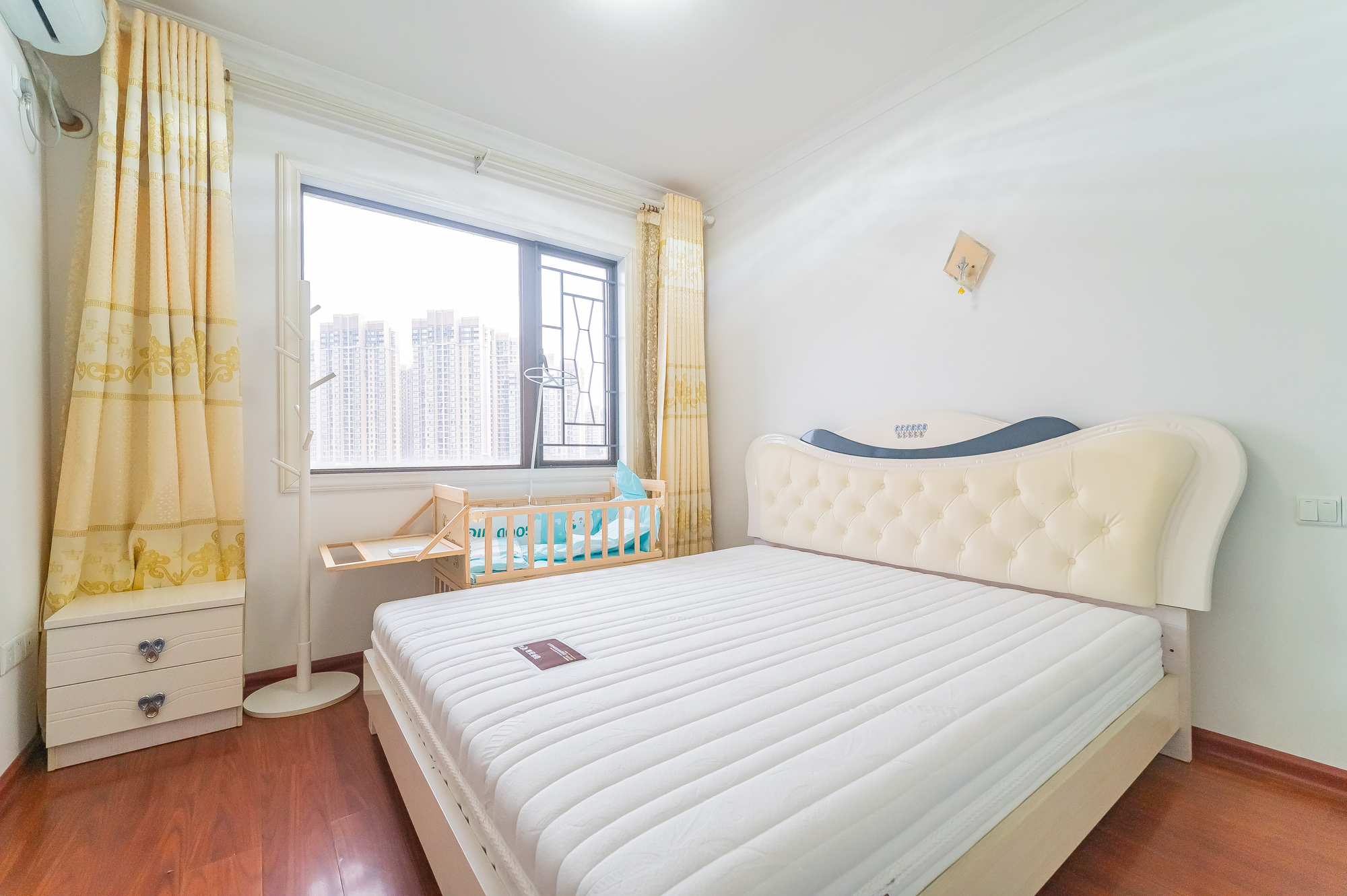 华润置地广场一期 2室2厅1卫 58.8万 华润置地广场一期 2室2厅1卫 58.8万卧室