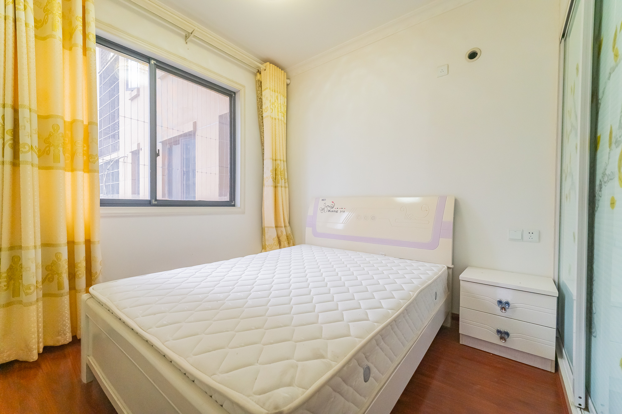 华润置地广场一期 2室2厅1卫 58.8万 华润置地广场一期 2室2厅1卫 58.8万卧室