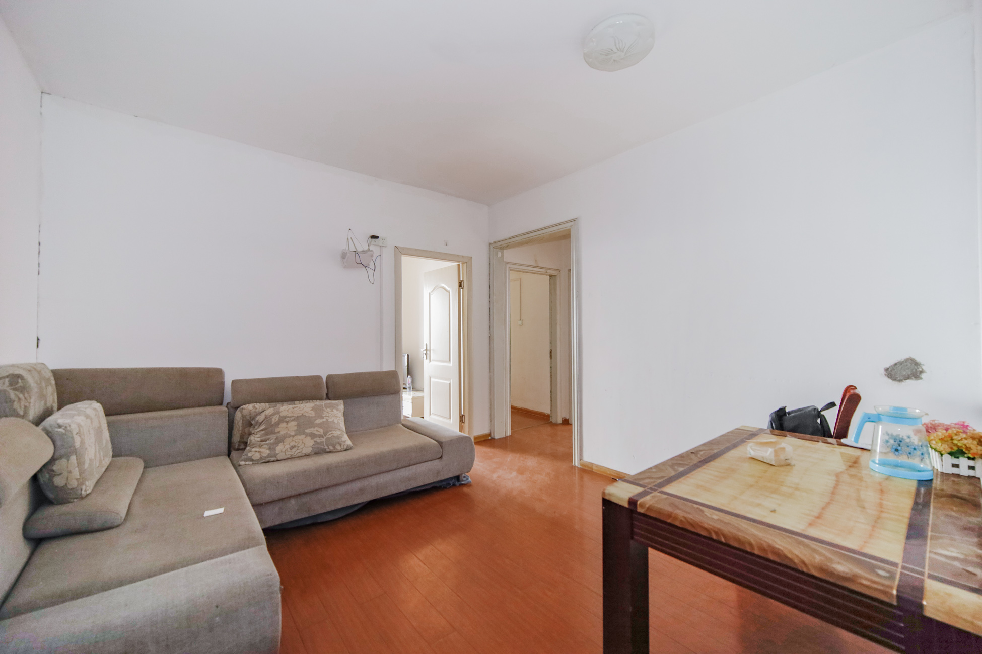 上海城小区 3室2厅2卫 70.0万 上海城小区 3室2厅2卫 70.0万客厅