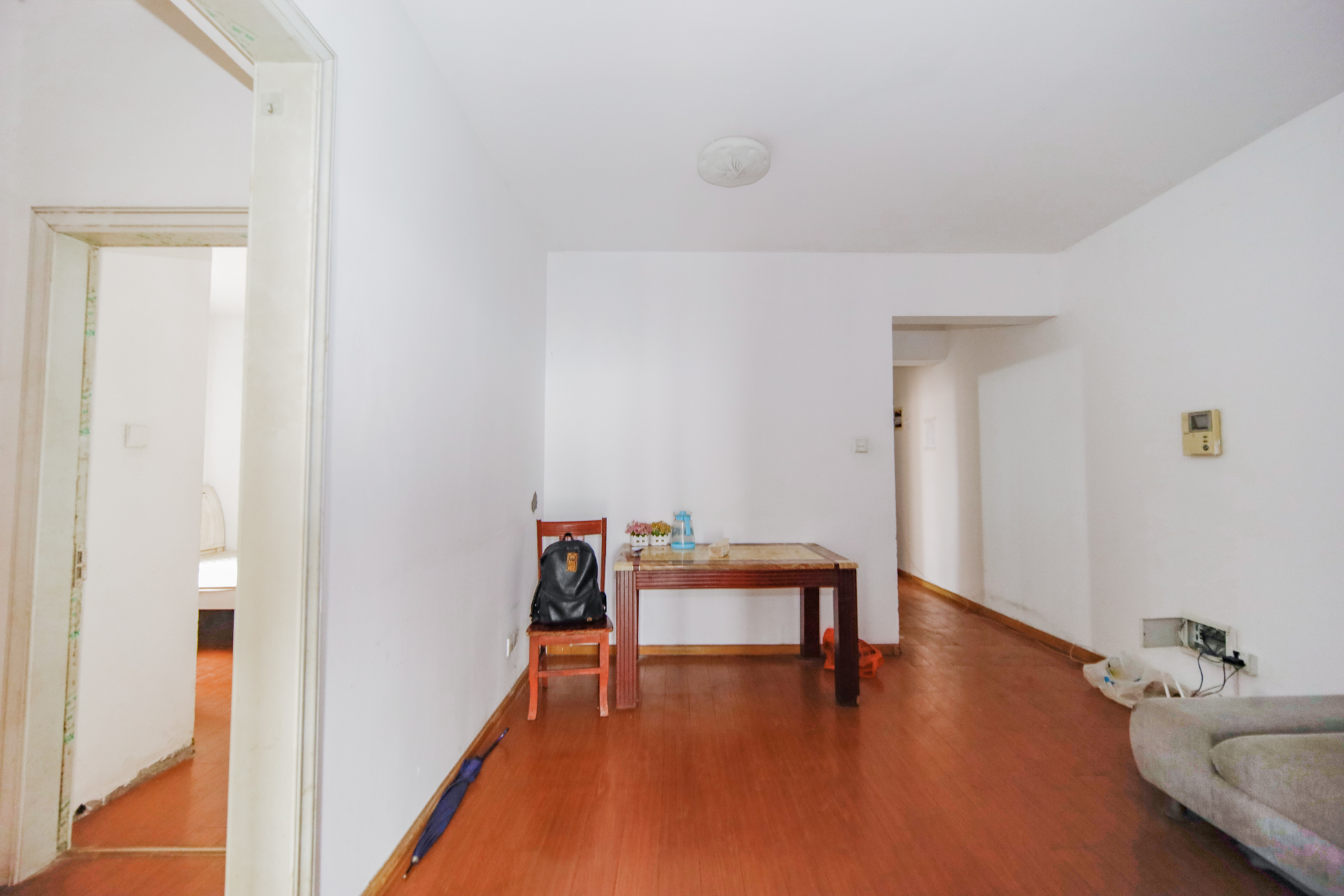 上海城小区 3室2厅2卫 70.0万 上海城小区 3室2厅2卫 70.0万客厅