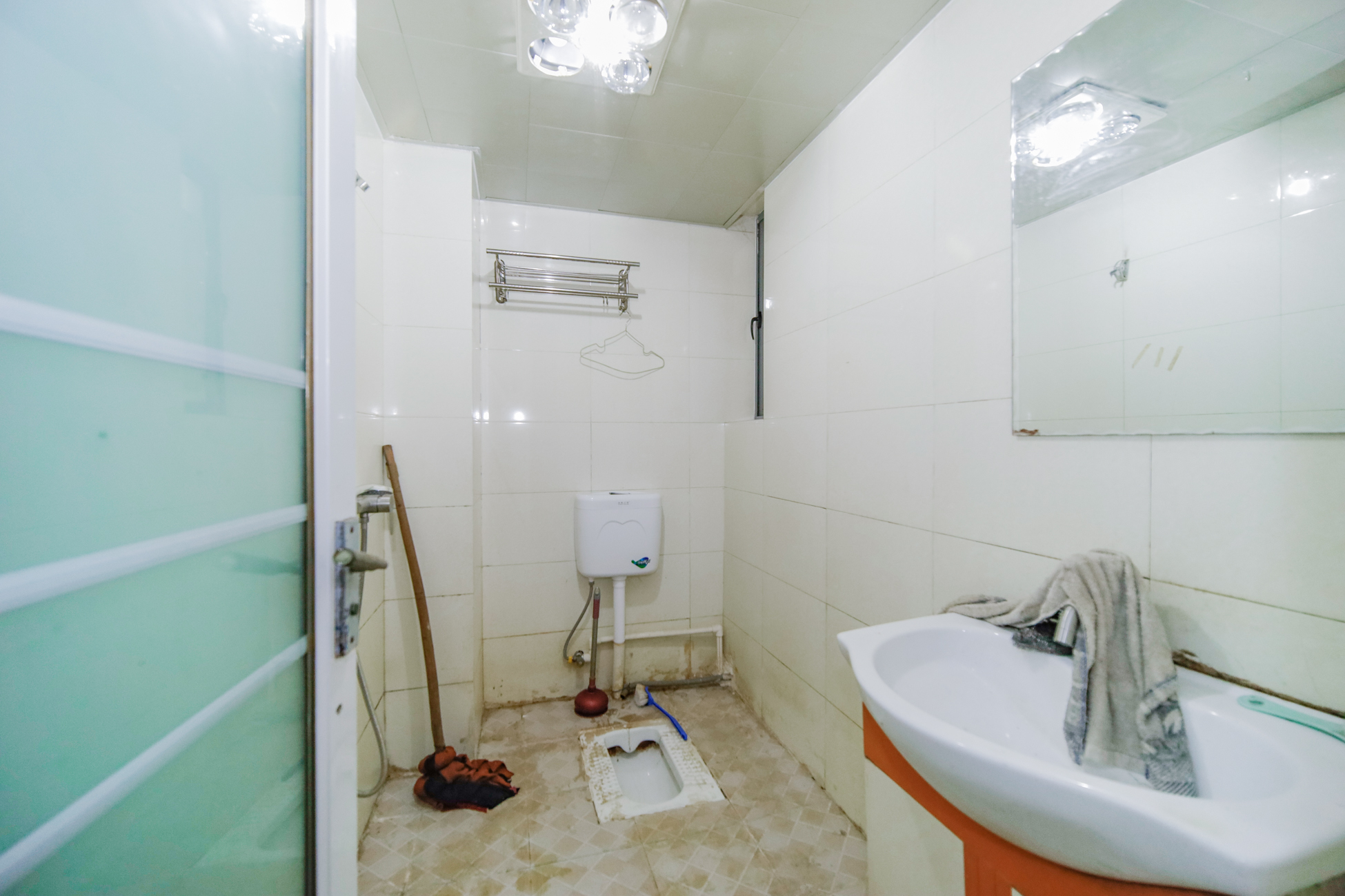 上海城小区 3室2厅2卫 70.0万 上海城小区 3室2厅2卫 70.0万卫生间