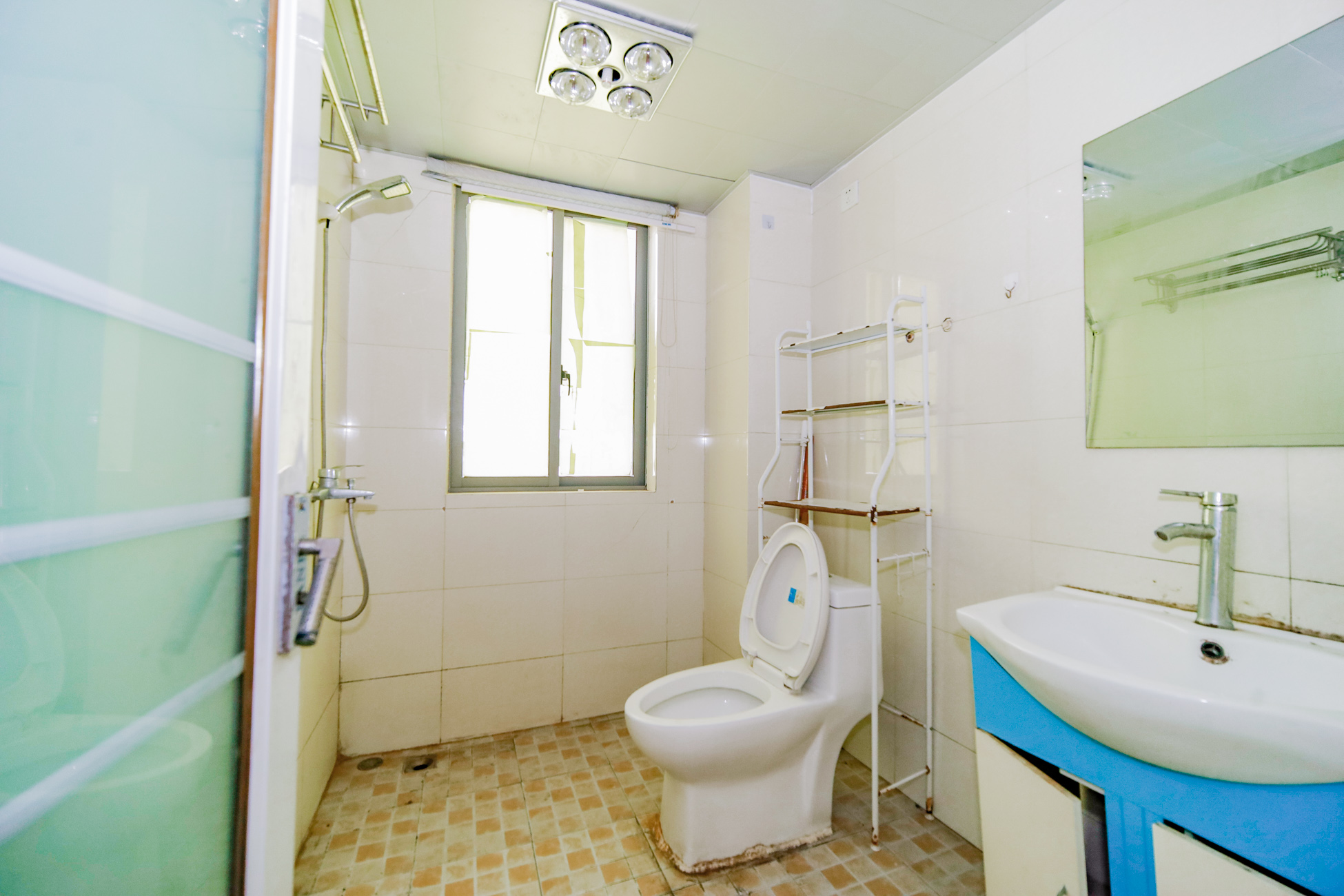 上海城小区 3室2厅2卫 70.0万 上海城小区 3室2厅2卫 70.0万卫生间