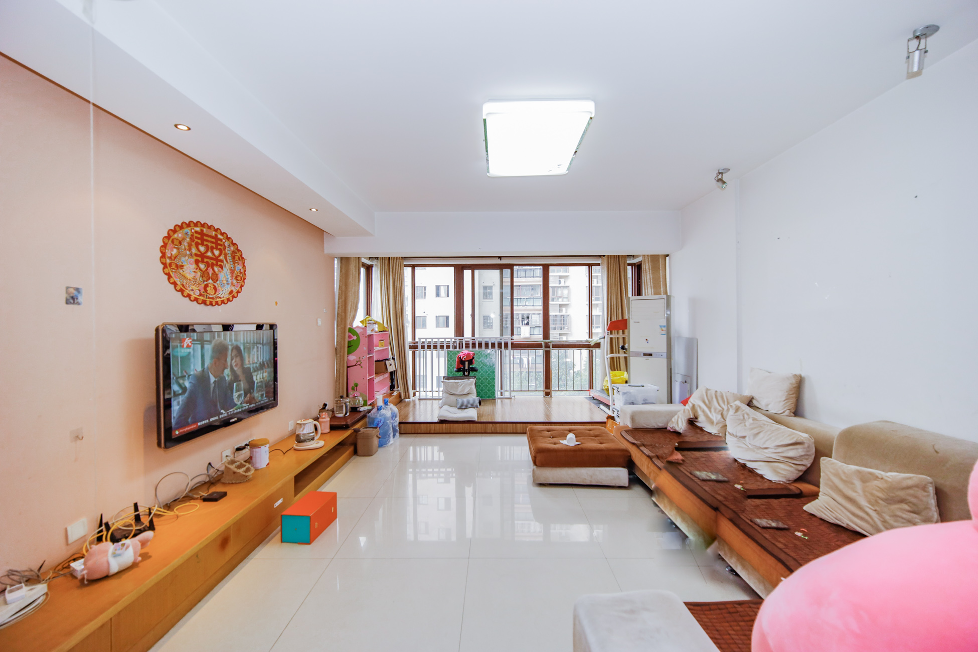 鑫天山水洲城 3室2厅2卫 100.0万 鑫天山水洲城 3室2厅2卫 100.0万客厅