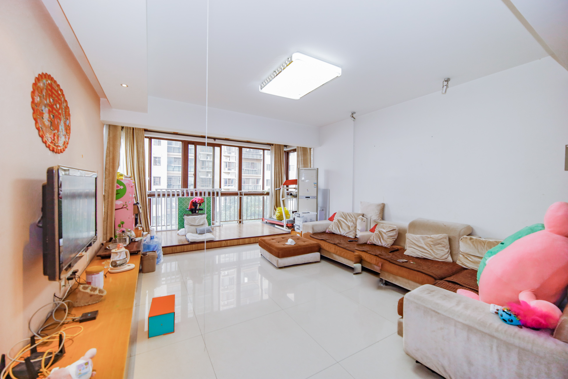 鑫天山水洲城 3室2厅2卫 100.0万 鑫天山水洲城 3室2厅2卫 100.0万客厅