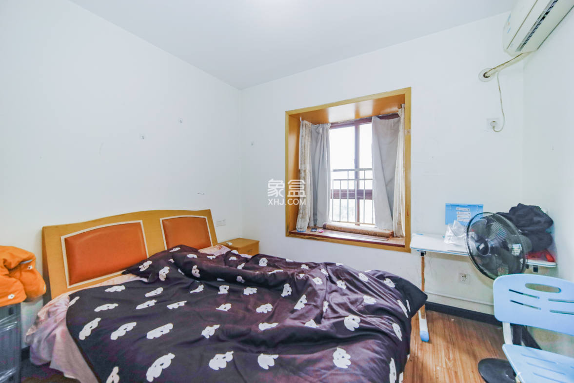 鑫天山水洲城 3室2厅2卫 100.0万 鑫天山水洲城 3室2厅2卫 100.0万卧室