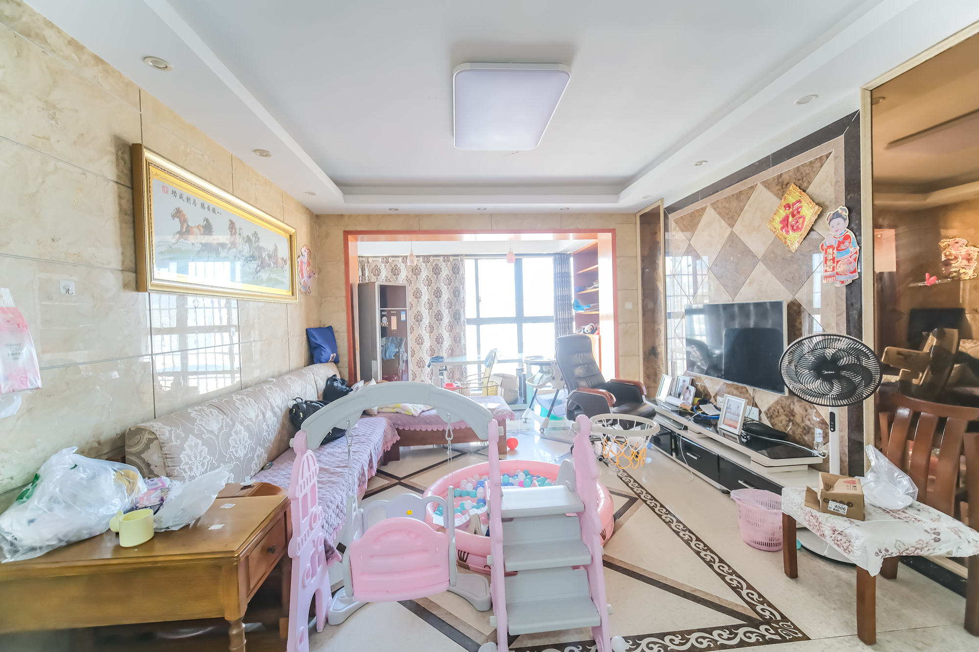 花样年华  4室2厅1卫    72.0万 花样年华  4室2厅1卫    72.0万客厅