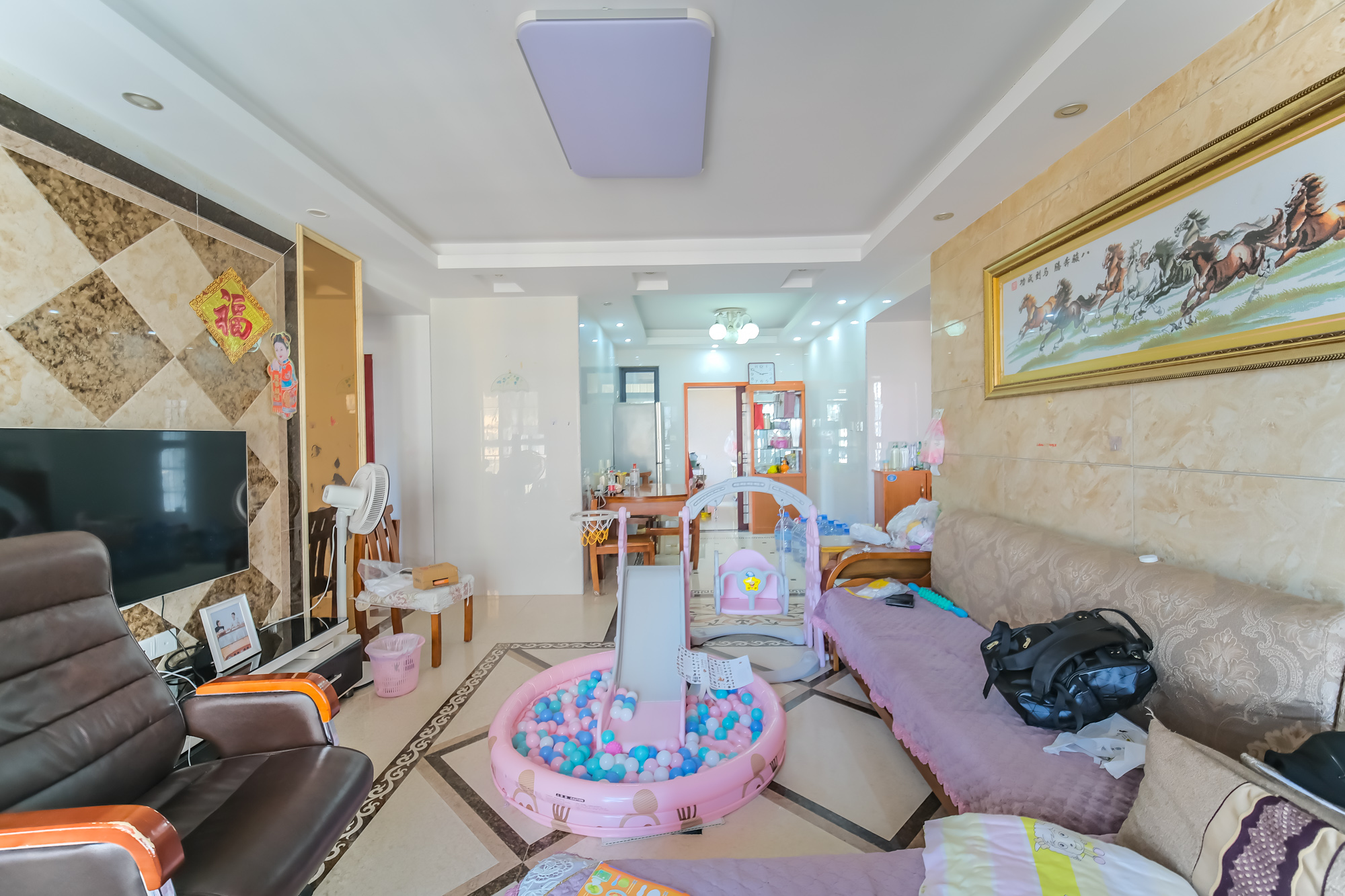 花样年华  4室2厅1卫    72.0万 花样年华  4室2厅1卫    72.0万客厅