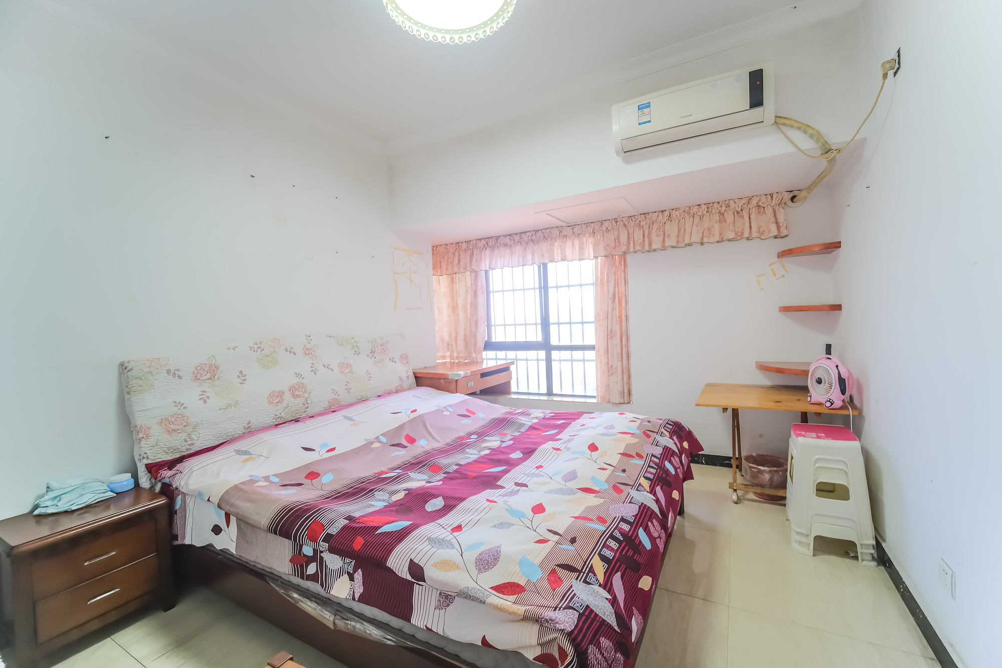 花样年华  4室2厅1卫    72.0万 花样年华  4室2厅1卫    72.0万卧室