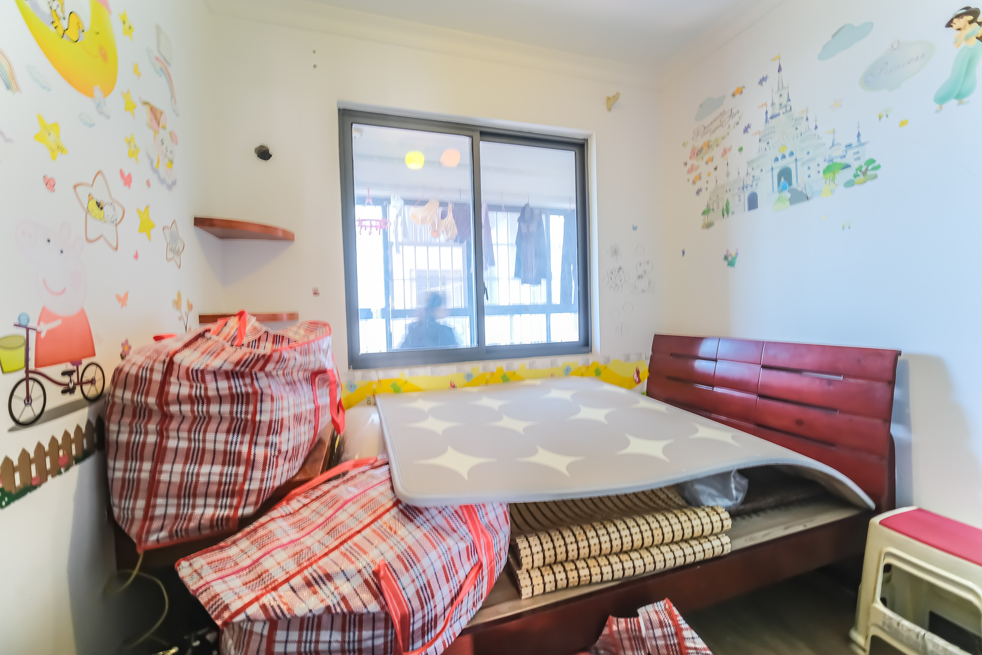 花样年华  4室2厅1卫    72.0万 花样年华  4室2厅1卫    72.0万卧室