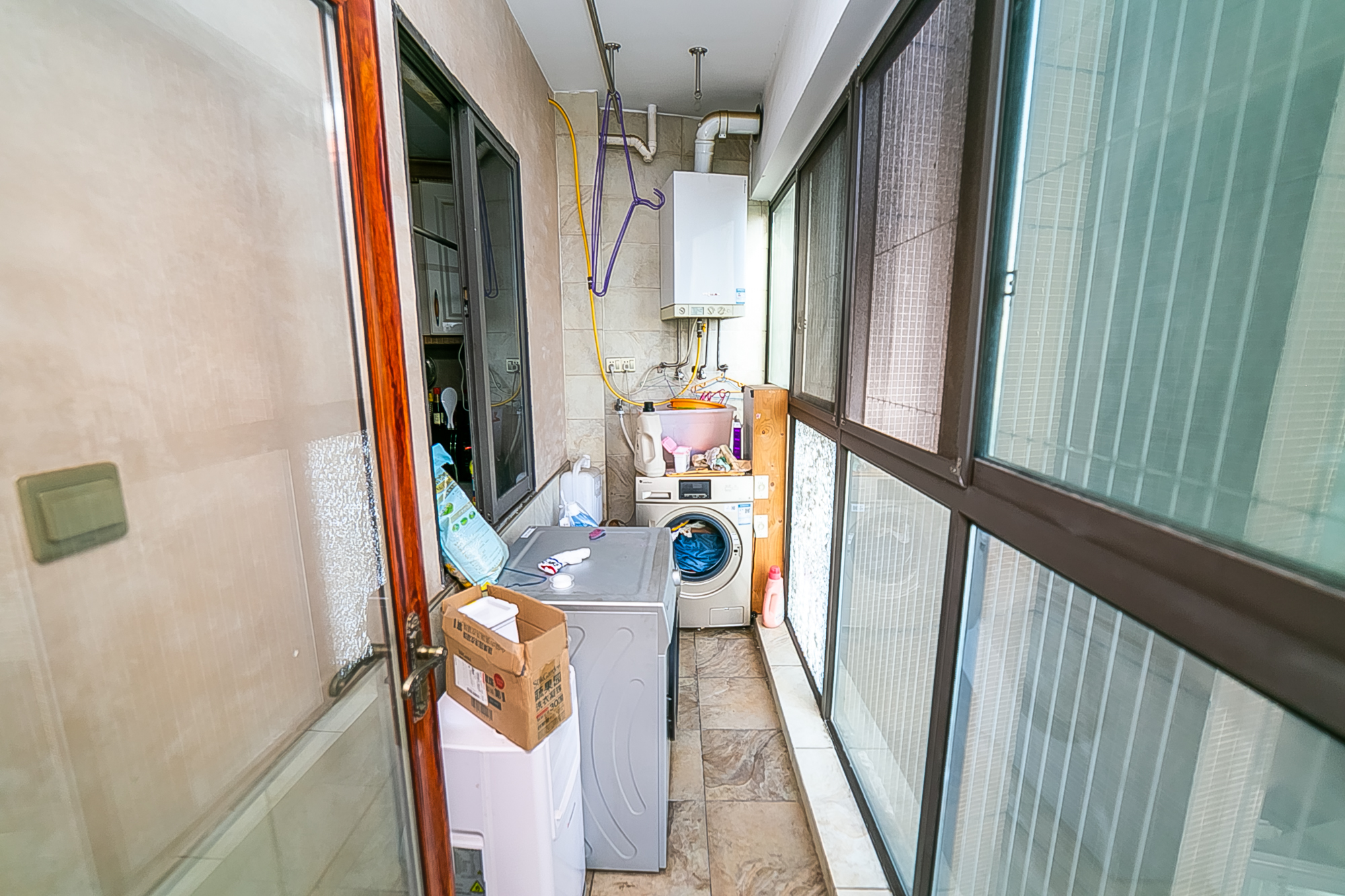 通用时代国际社区  4室2厅2卫   185.00万阳台