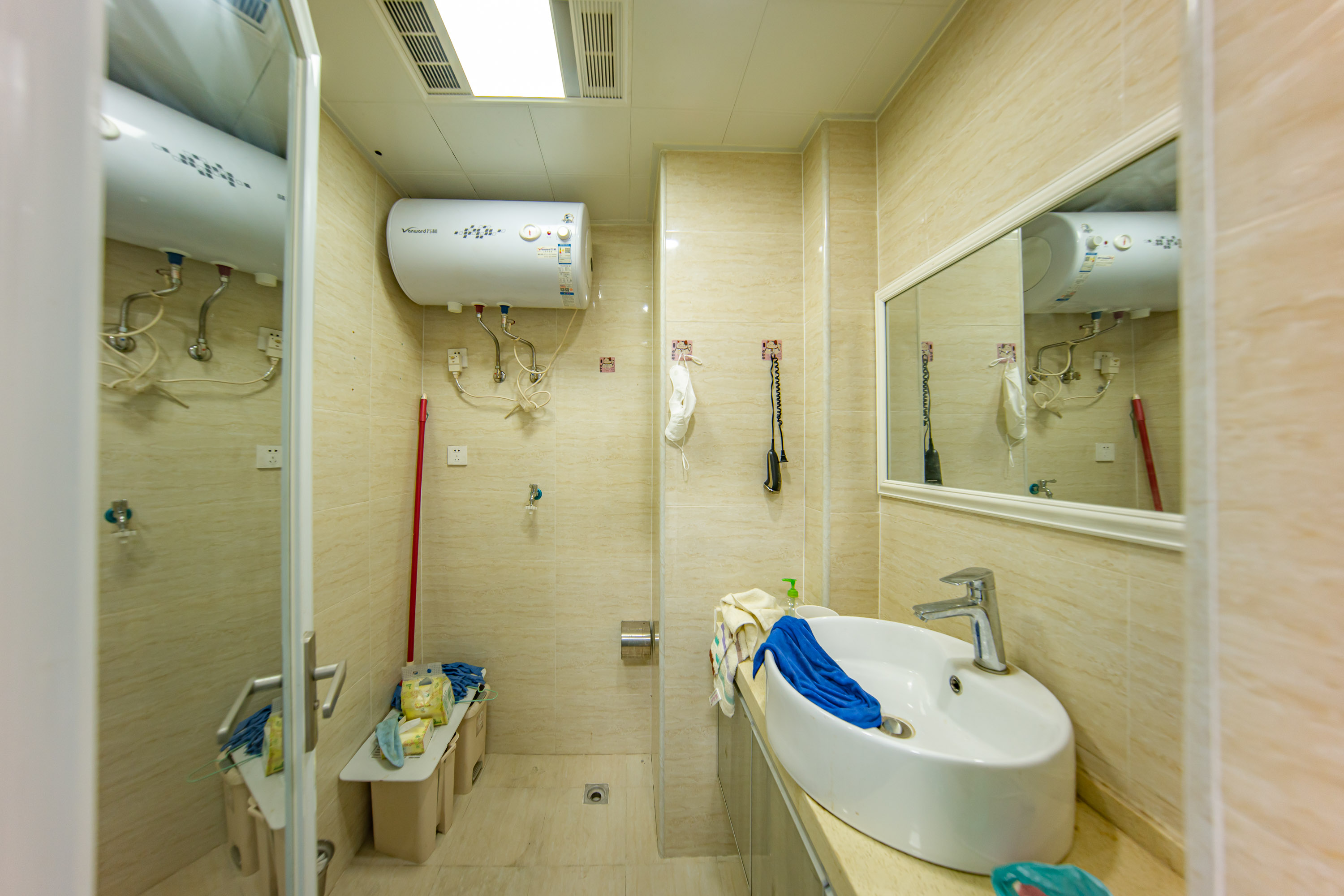 洋湖时代  1室1厅1卫    26.0万卫生间