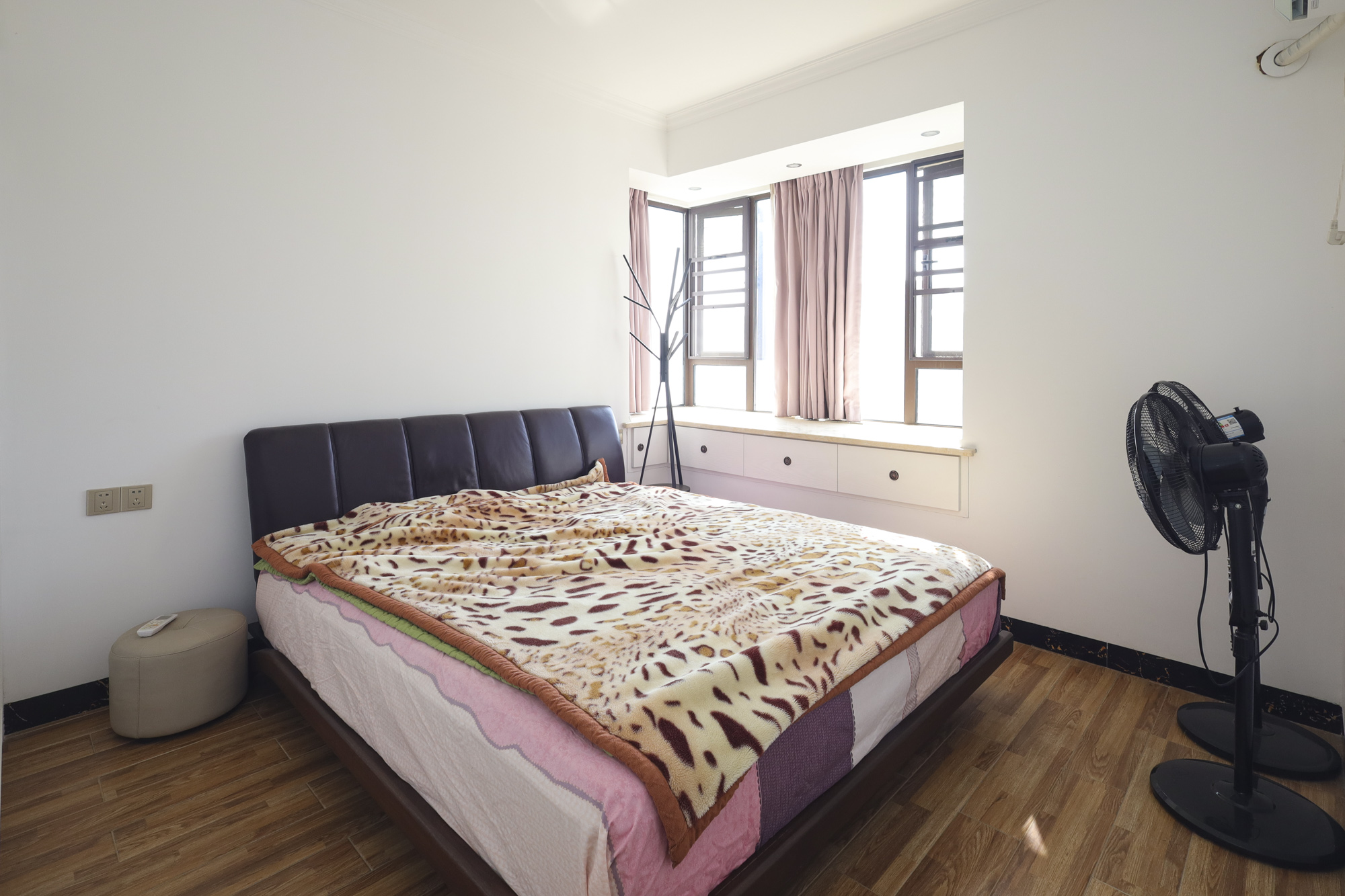 山语城三期 3室2厅1卫 63.0万 山语城三期 3室2厅1卫 63.0万卧室