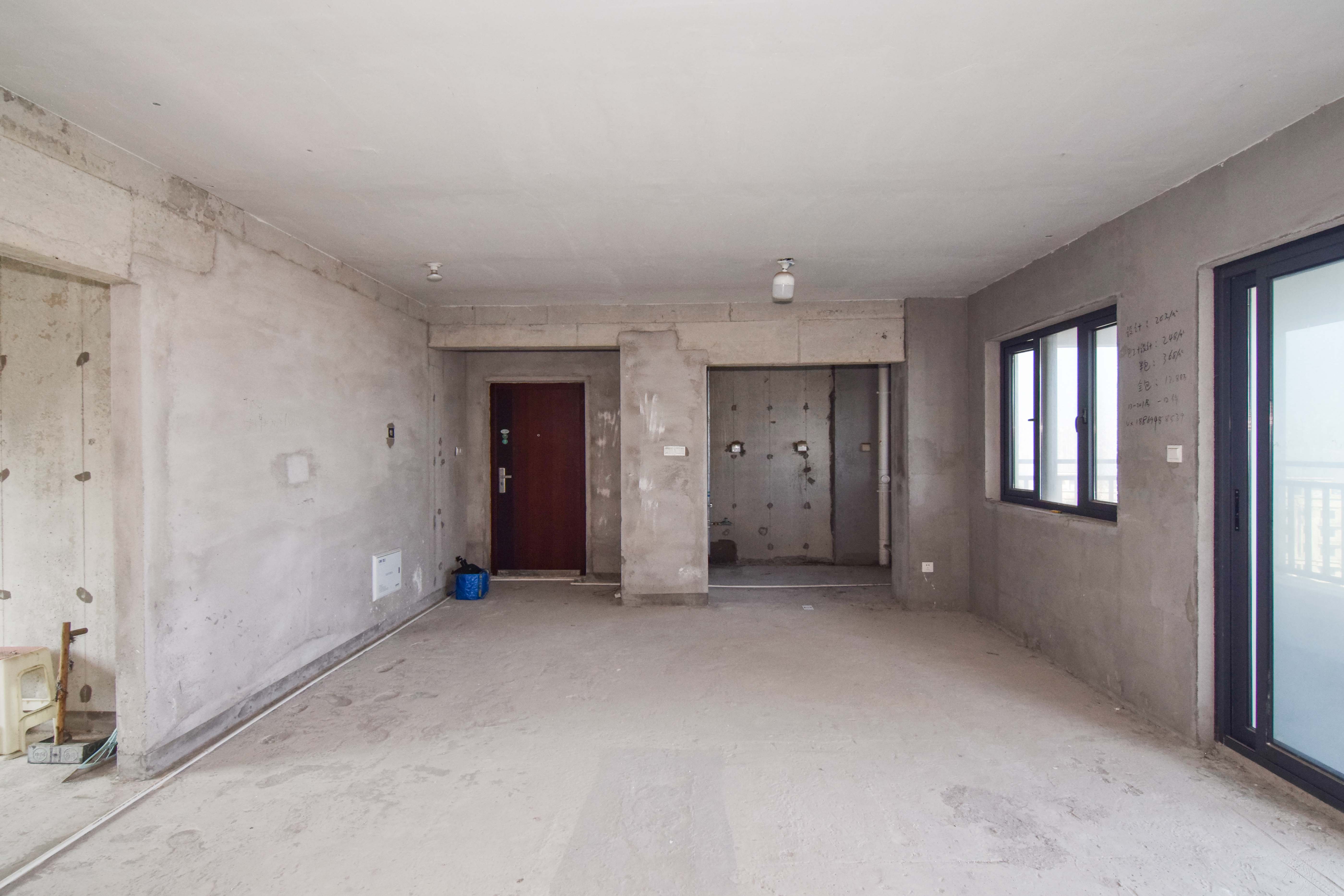 中粮鸿云 4室2厅2卫 95.0万 中粮鸿云 4室2厅2卫 95.0万客厅