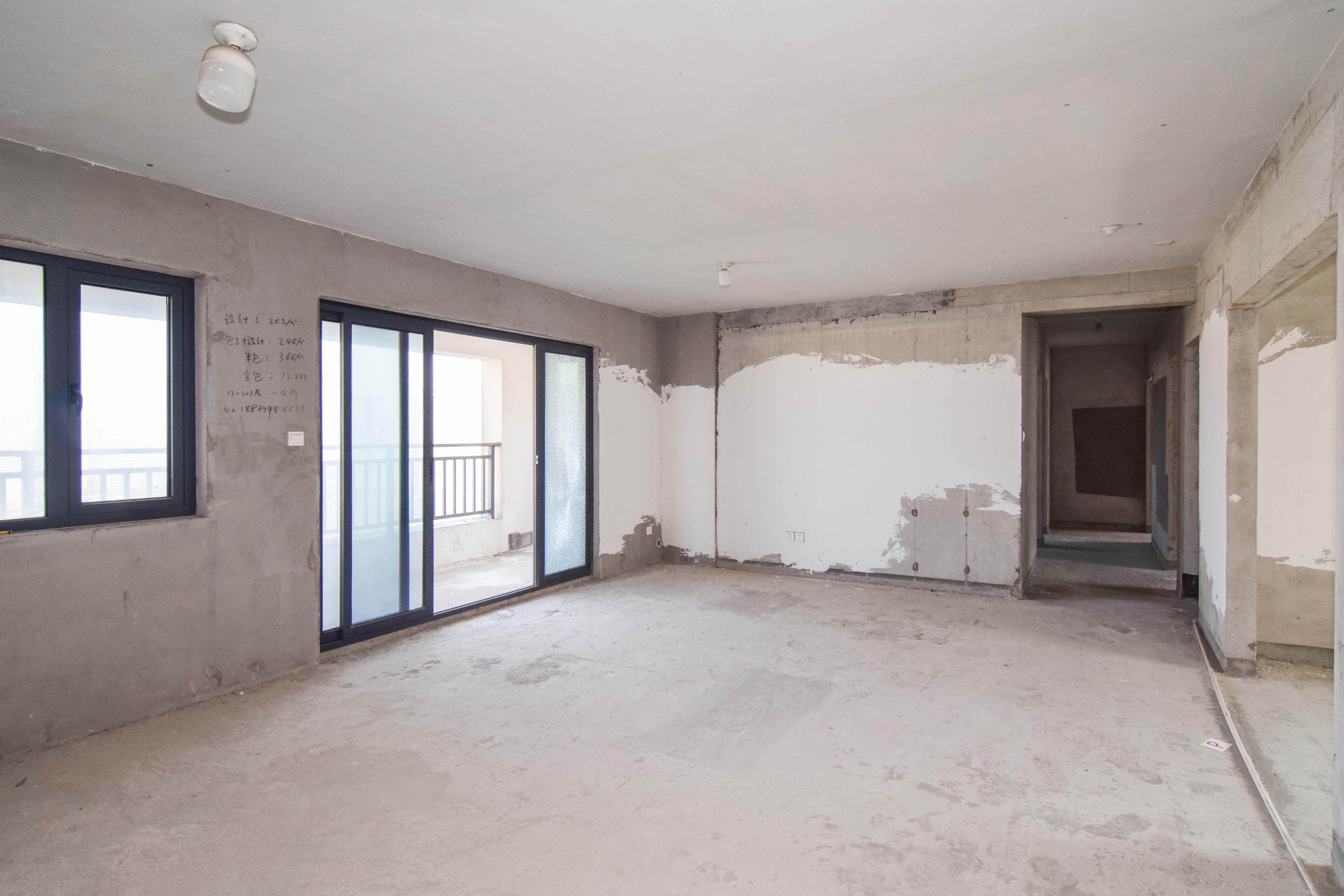 中粮鸿云 4室2厅2卫 95.0万 中粮鸿云 4室2厅2卫 95.0万客厅