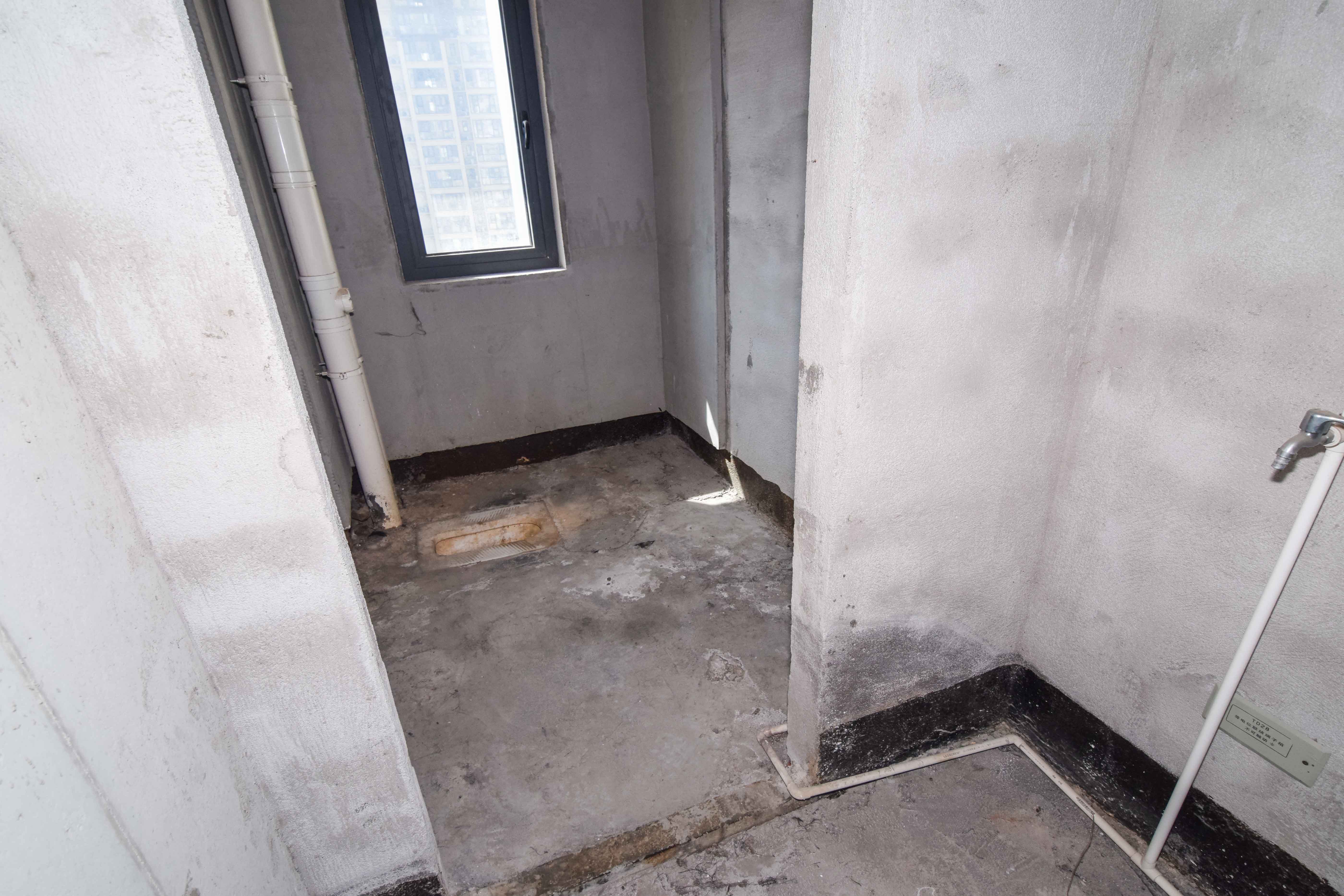 中粮鸿云 4室2厅2卫 95.0万 中粮鸿云 4室2厅2卫 95.0万卫生间