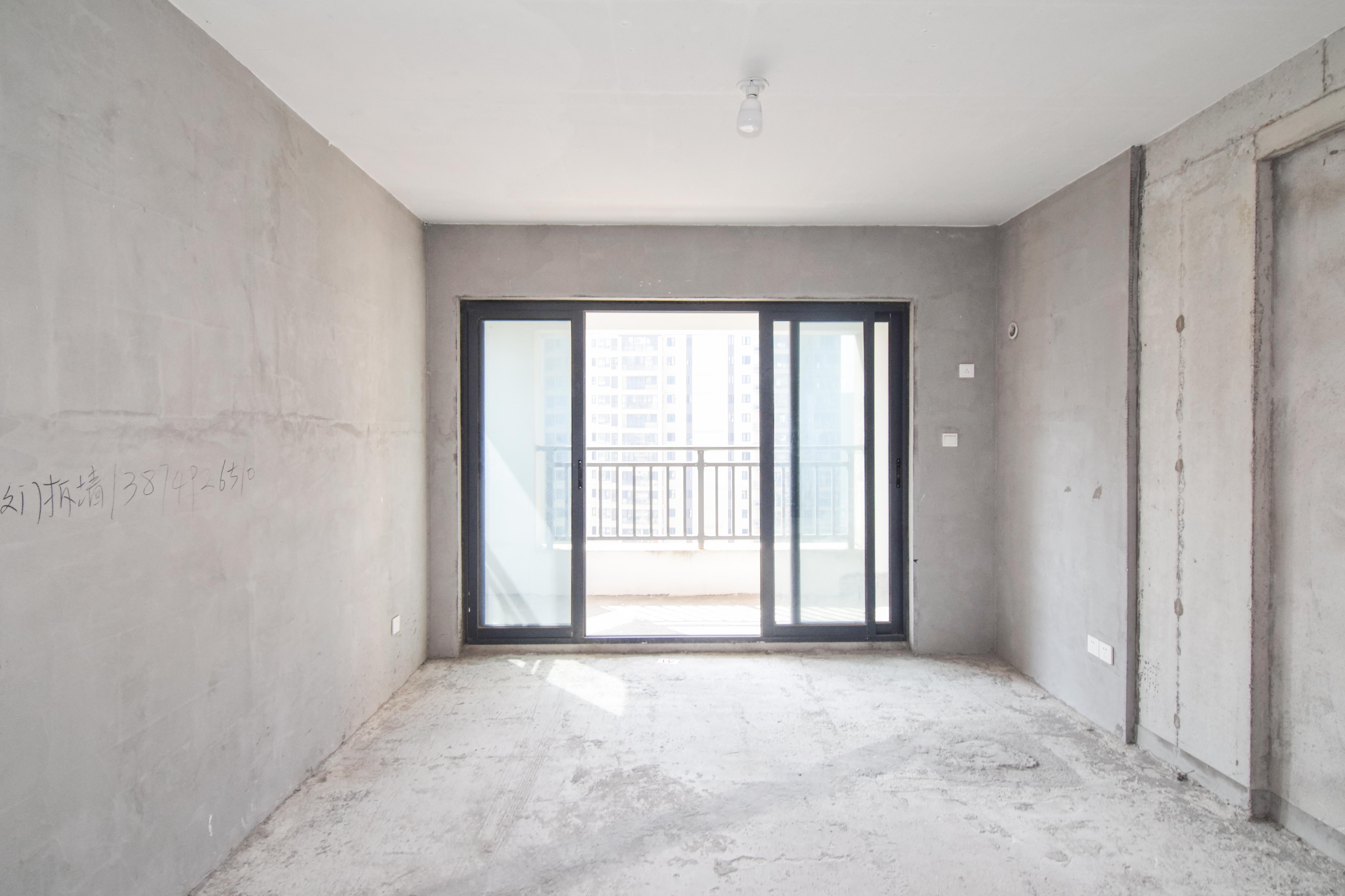 中粮鸿云 4室2厅2卫 95.0万 中粮鸿云 4室2厅2卫 95.0万卧室