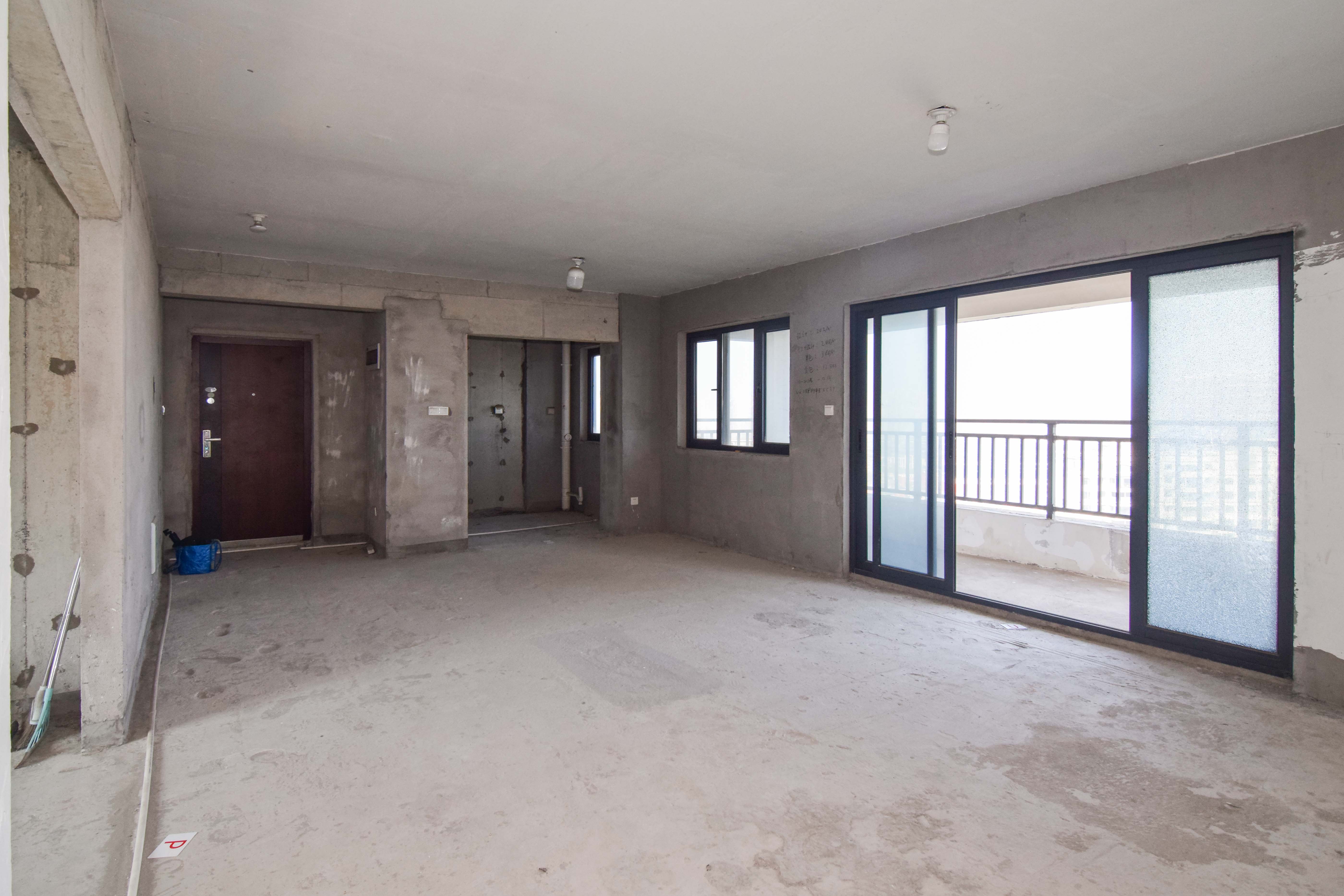 中粮鸿云 4室2厅2卫 95.0万 中粮鸿云 4室2厅2卫 95.0万卧室