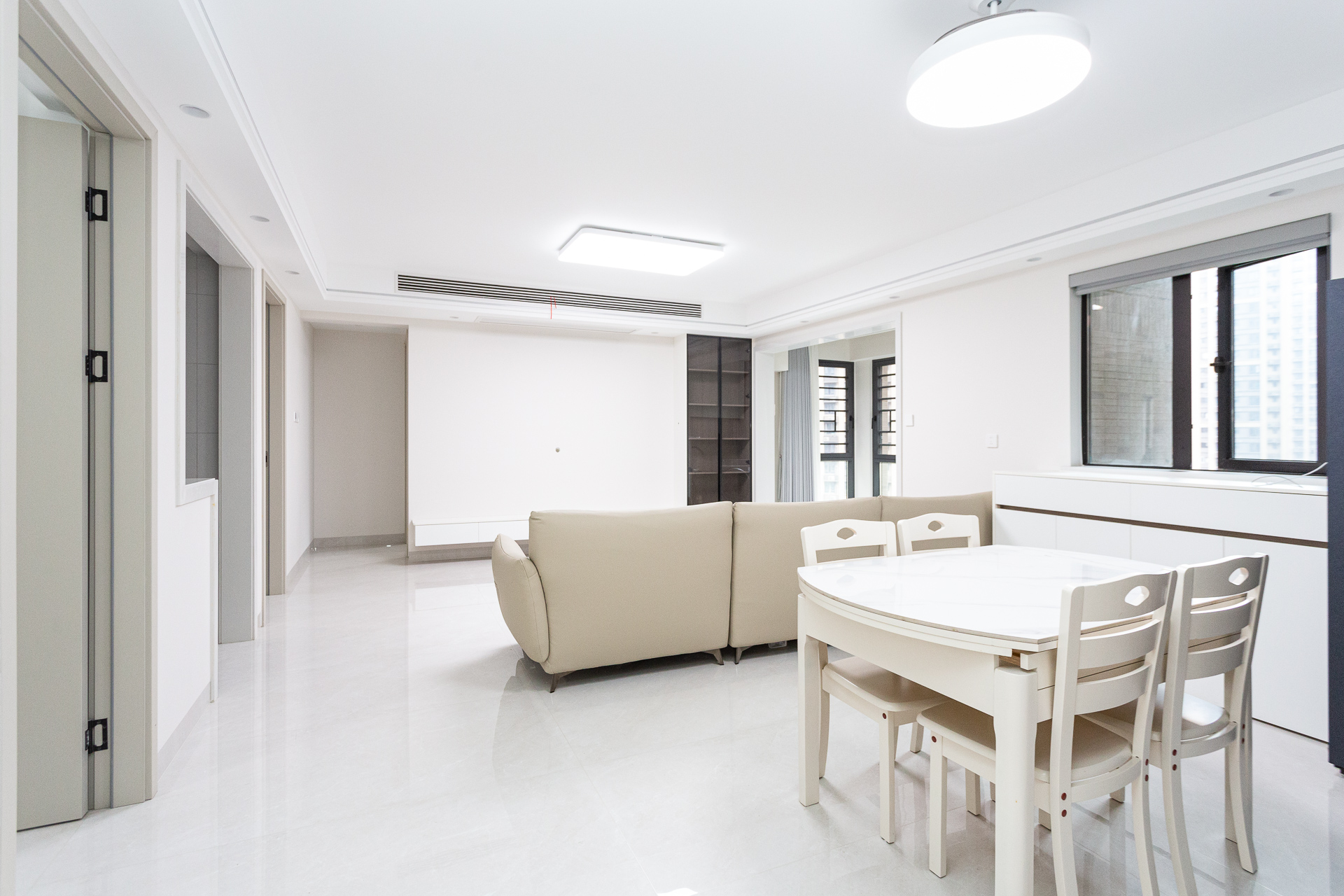 时代倾城三期  4室2厅2卫    122.0万 时代倾城三期  4室2厅2卫    122.0万客厅