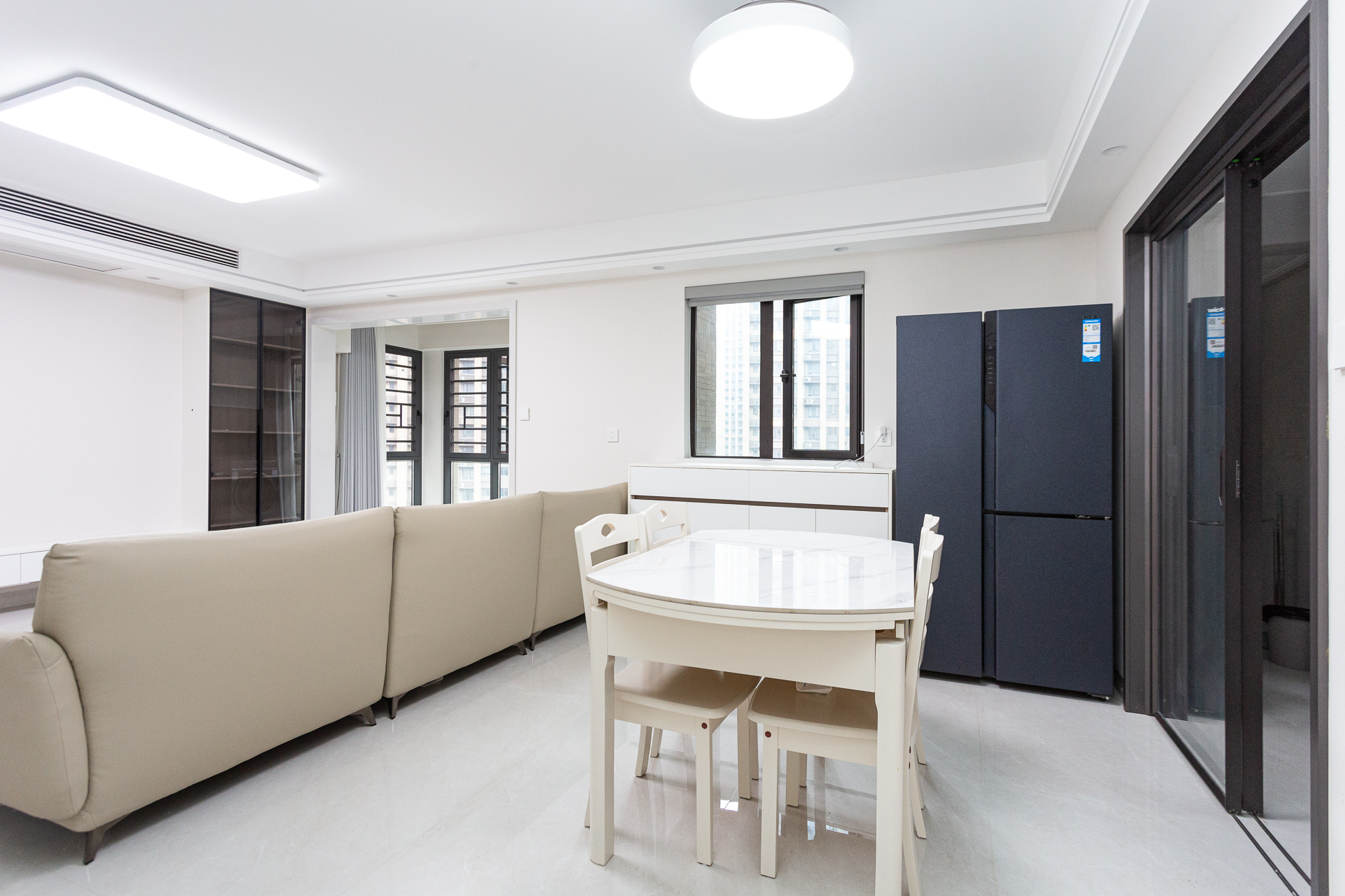 时代倾城三期  4室2厅2卫    122.0万 时代倾城三期  4室2厅2卫    122.0万客厅