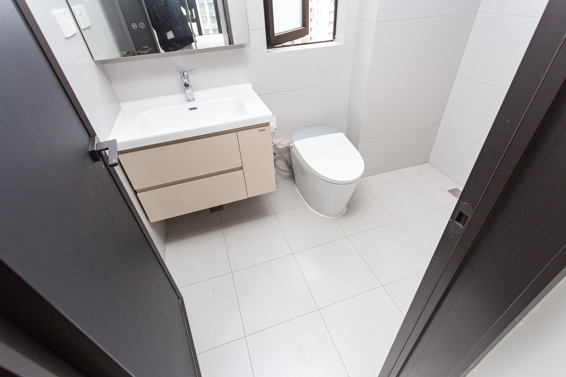 时代倾城三期  4室2厅2卫    122.0万 时代倾城三期  4室2厅2卫    122.0万卫生间