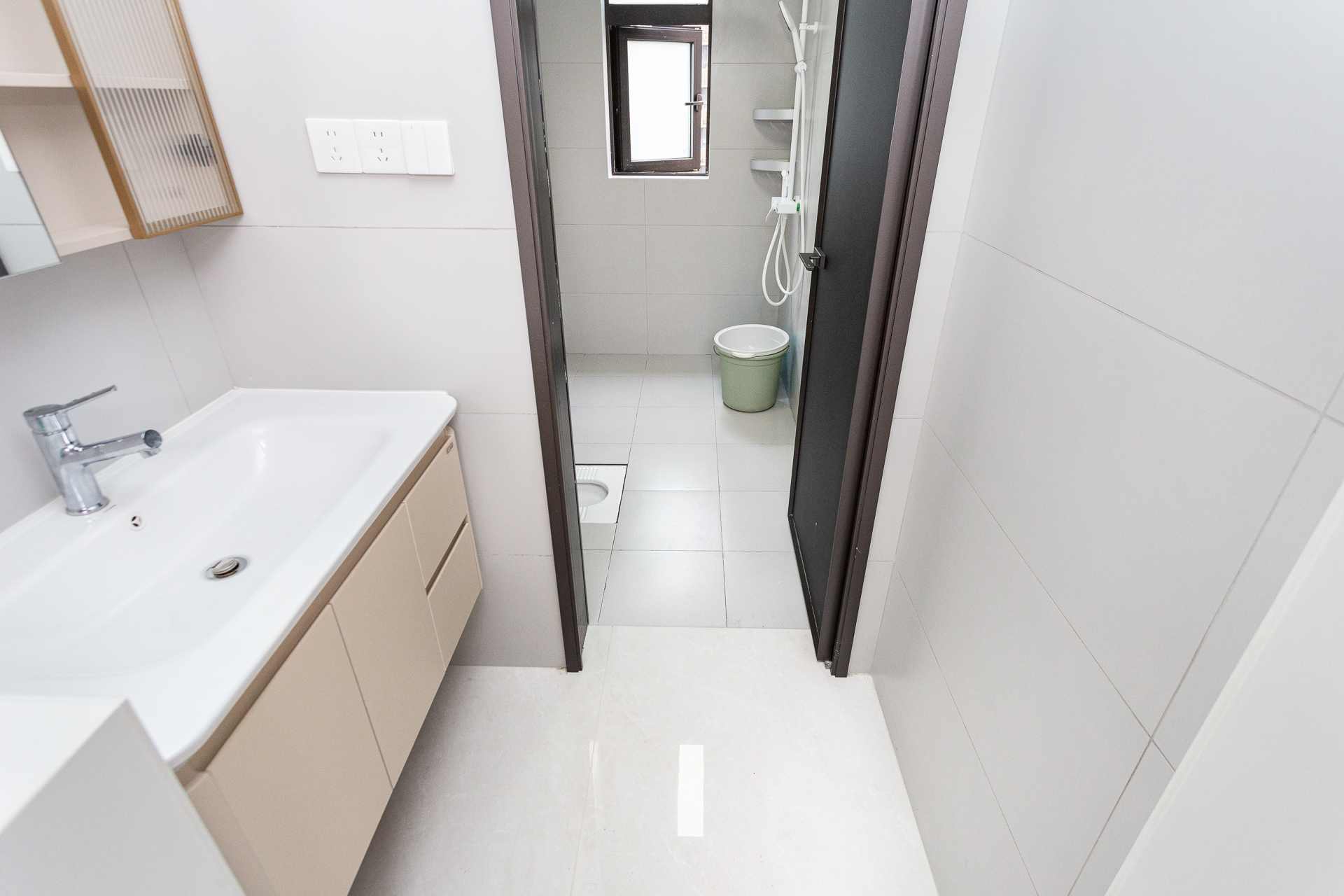 时代倾城三期  4室2厅2卫    122.0万 时代倾城三期  4室2厅2卫    122.0万卫生间