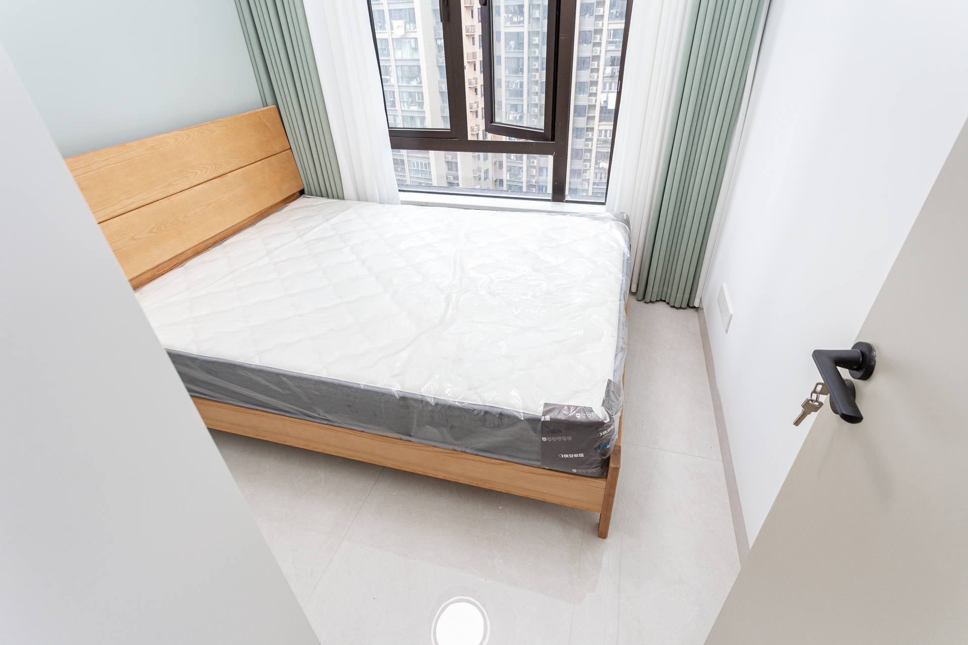 时代倾城三期  4室2厅2卫    122.0万 时代倾城三期  4室2厅2卫    122.0万卧室