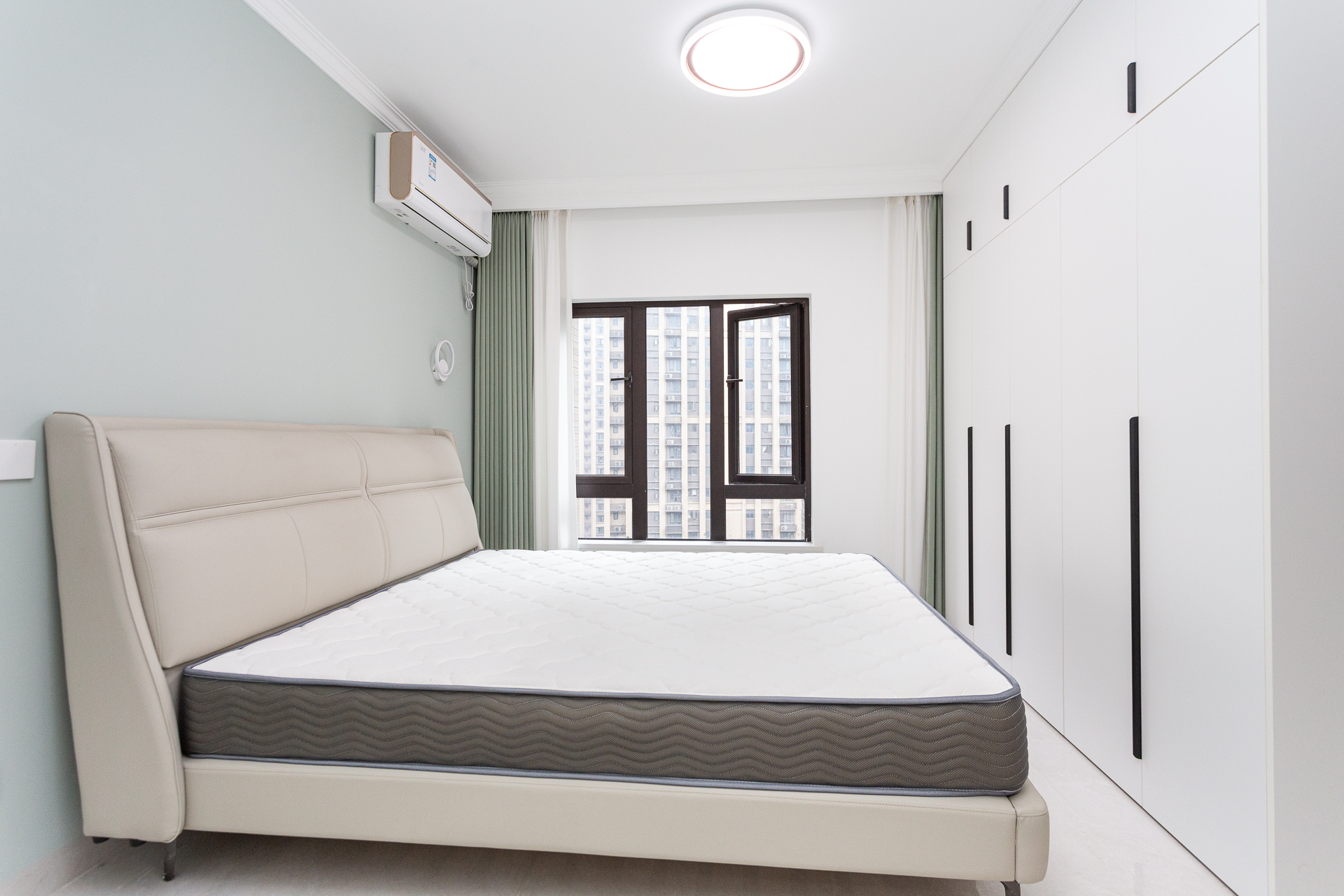 时代倾城三期  4室2厅2卫    122.0万 时代倾城三期  4室2厅2卫    122.0万卧室