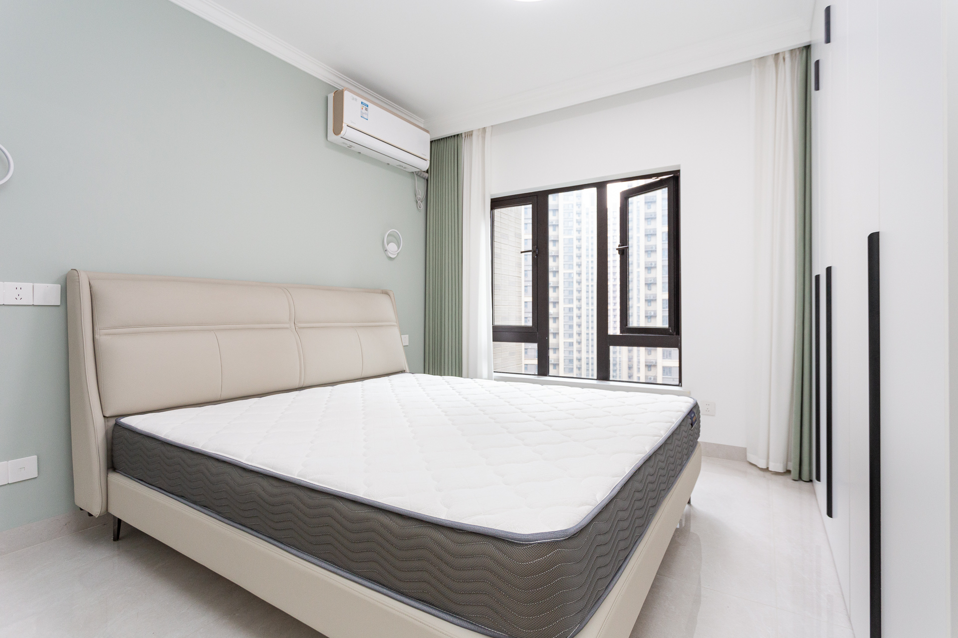 时代倾城三期  4室2厅2卫    122.0万 时代倾城三期  4室2厅2卫    122.0万卧室