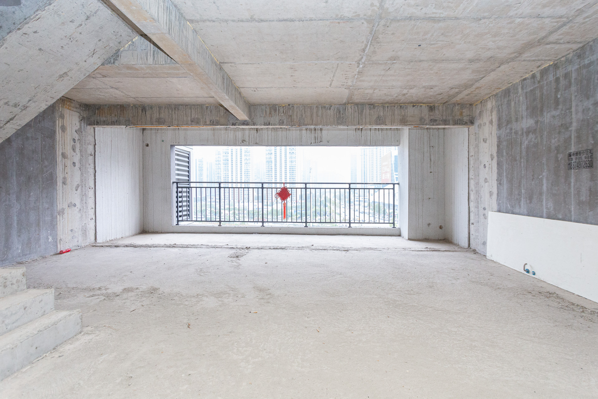 越秀湘江星汇城二期 4室1厅3卫 130.0万 越秀湘江星汇城二期 4室1厅3卫 130.0万客厅