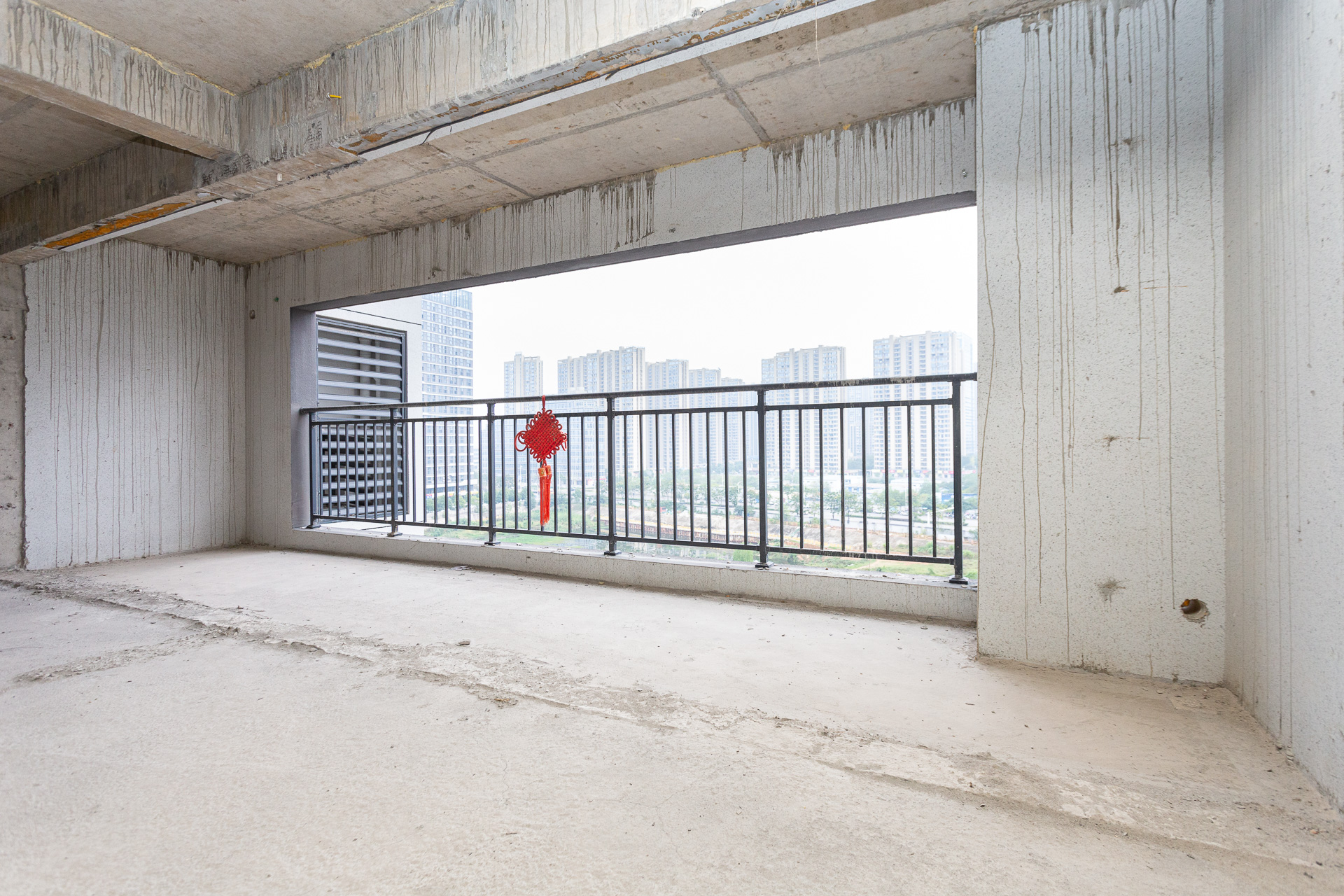 越秀湘江星汇城二期 4室1厅3卫 130.0万 越秀湘江星汇城二期 4室1厅3卫 130.0万阳台