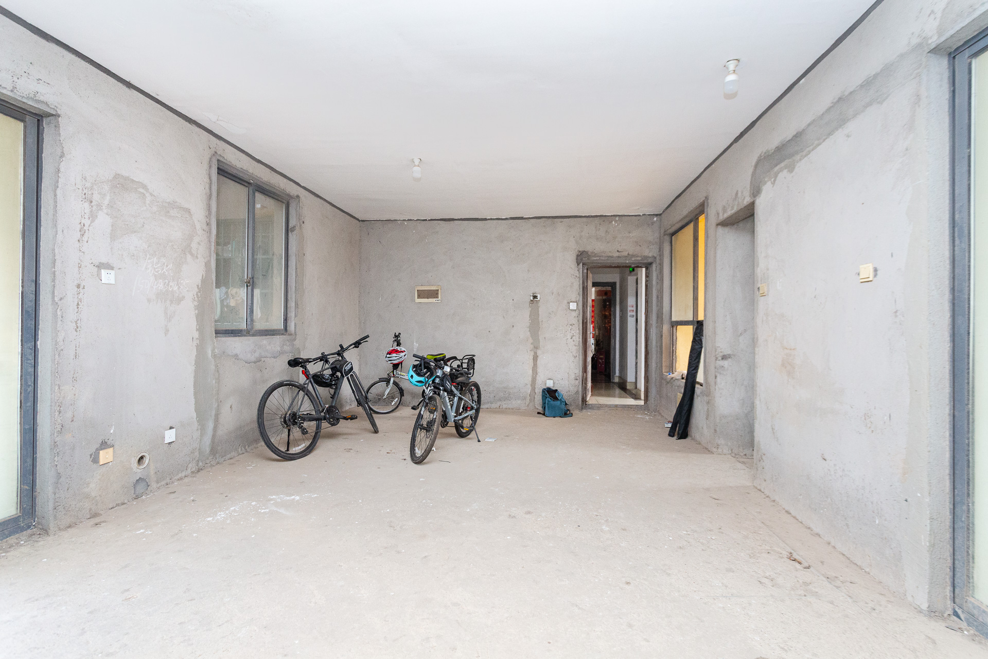 勤诚达新界 5室2厅2卫 120.0万 勤诚达新界 5室2厅2卫 120.0万客厅