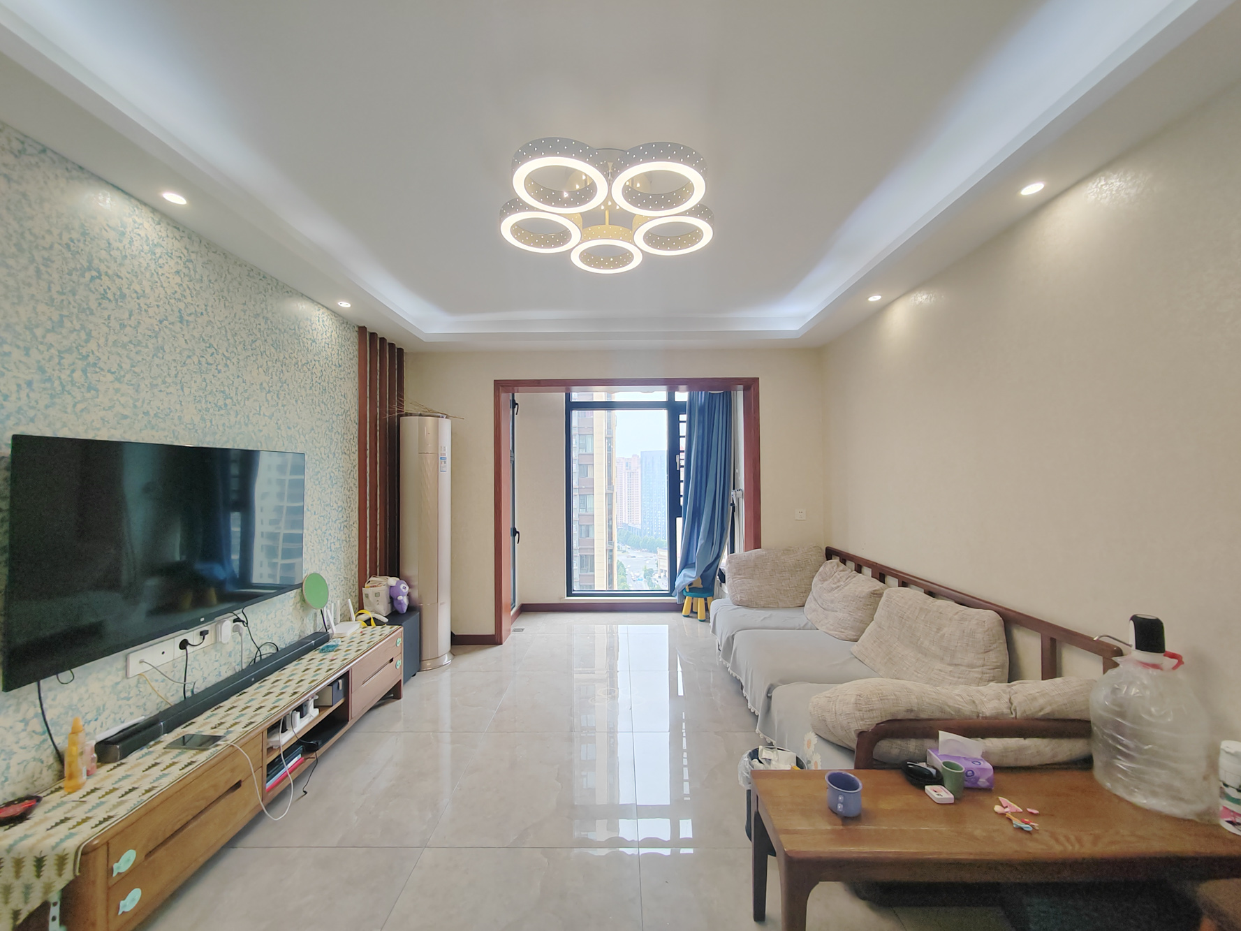 保利城(中航城国际社区、郡原美村) 4室2厅2卫 82.0万 保利城(中航城国际社区、郡原美村) 4室2厅2卫 82.0万客厅