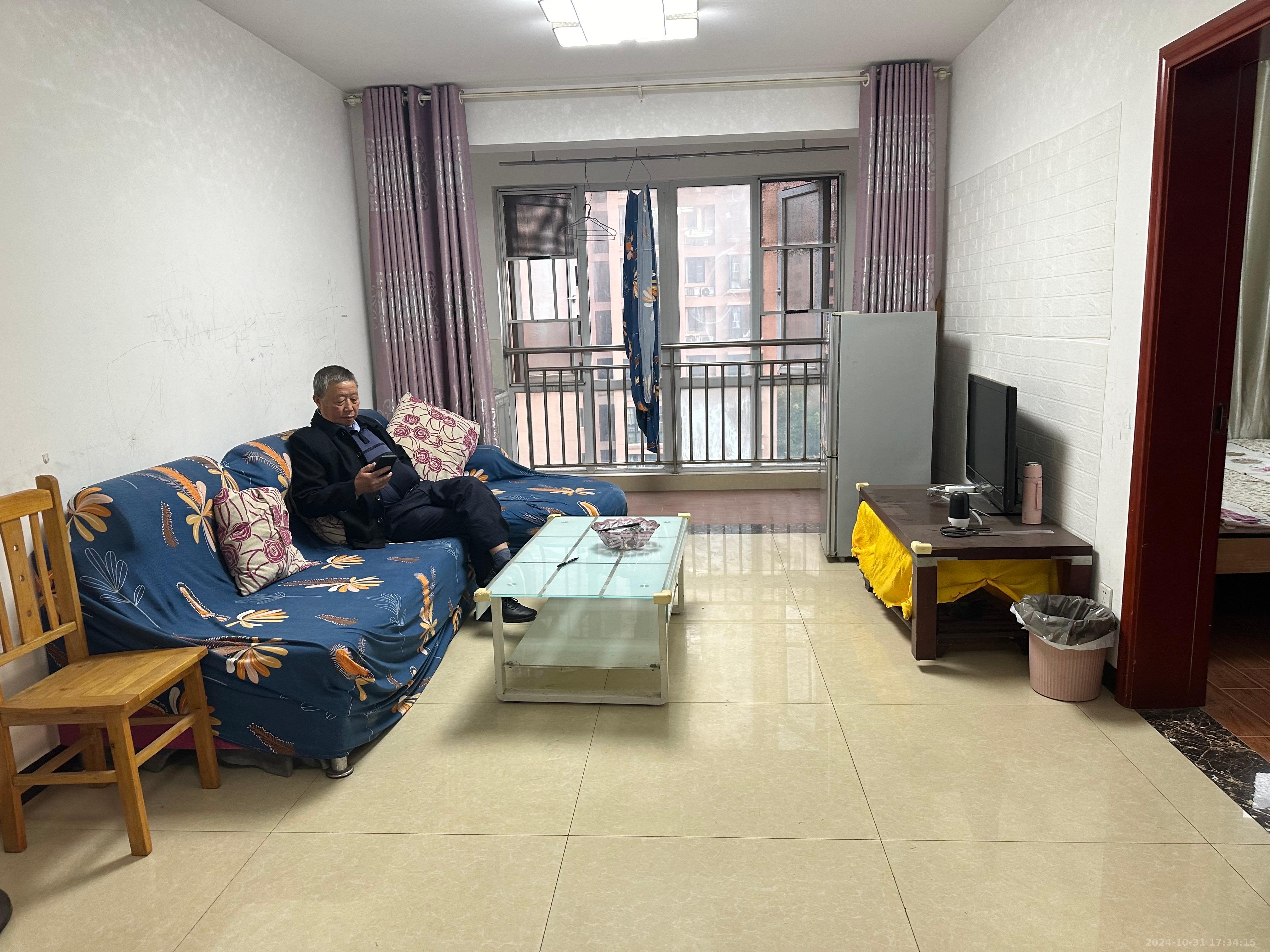 丽发新城  2室2厅1卫    1800.0元/月 丽发新城  2室2厅1卫    1800.0元/月室内图1