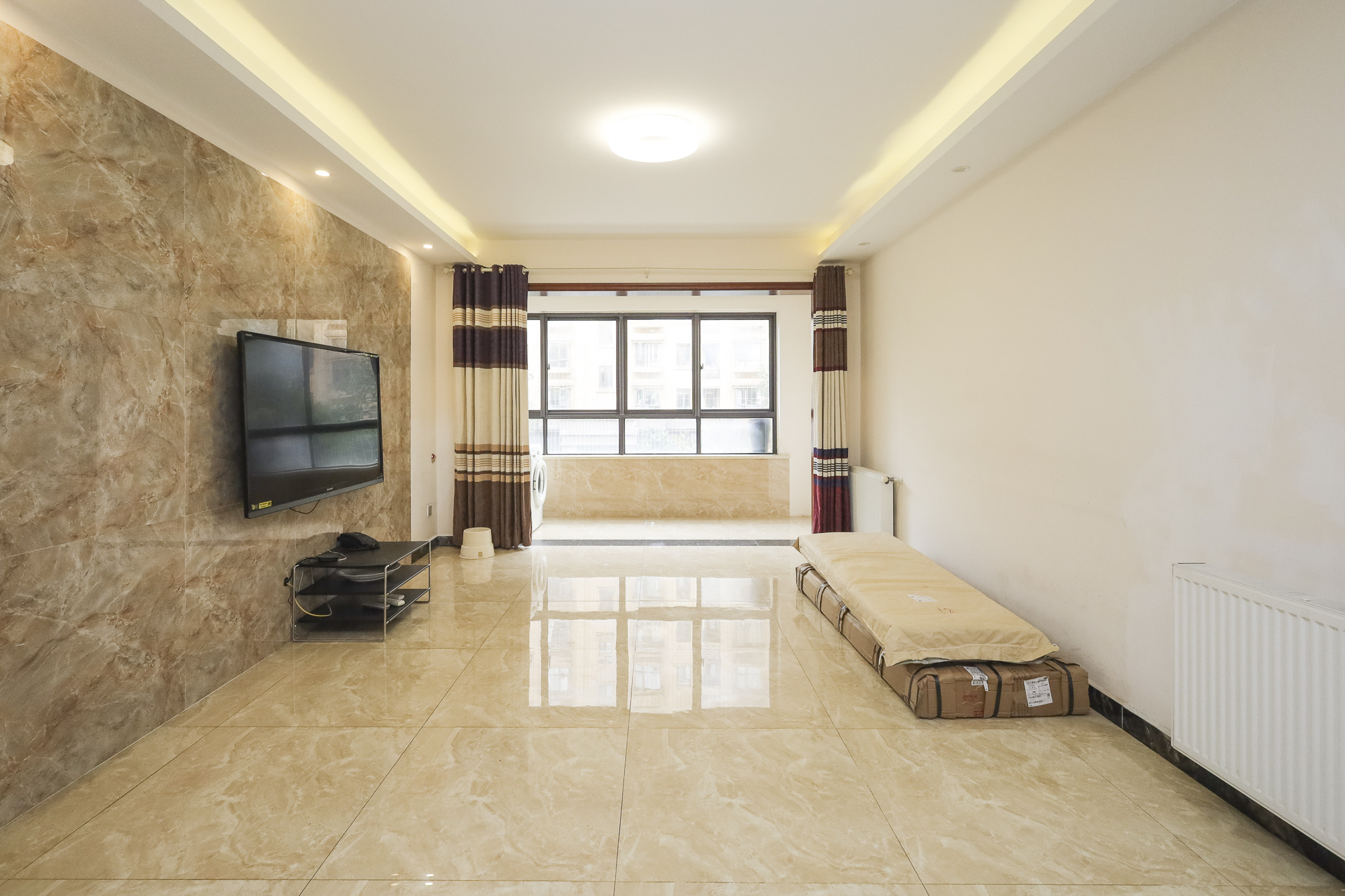 山语城二期 3室2厅1卫 100.0万 山语城二期 3室2厅1卫 100.0万客厅