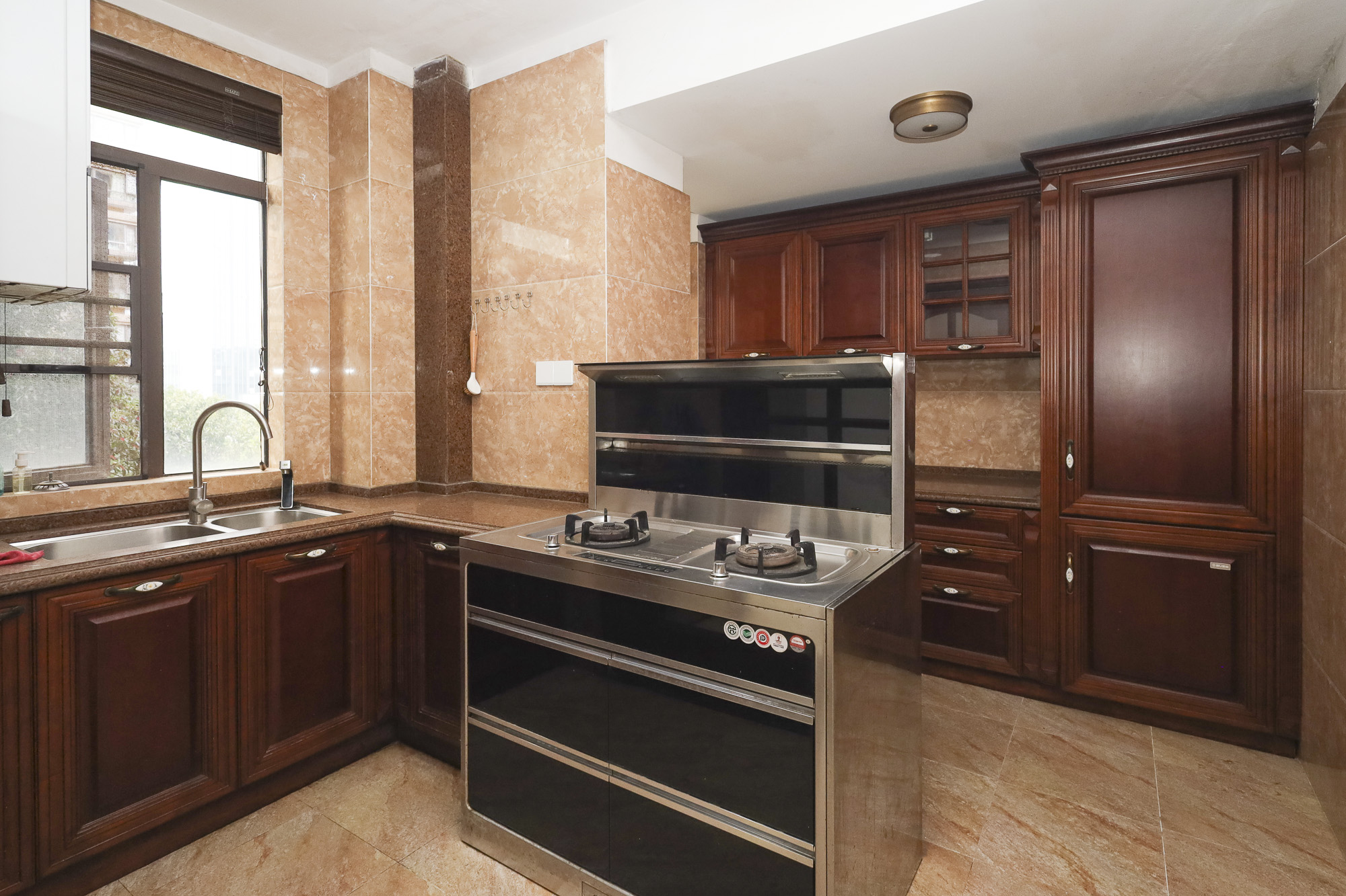 山语城二期  3室2厅1卫    100.0万厨房