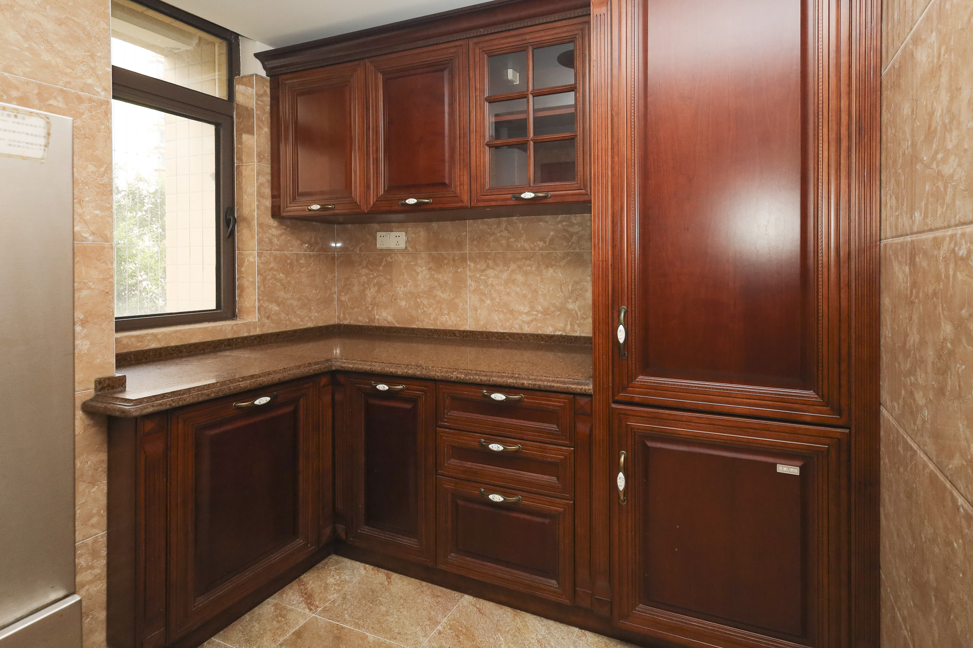 山语城二期  3室2厅1卫    100.0万厨房