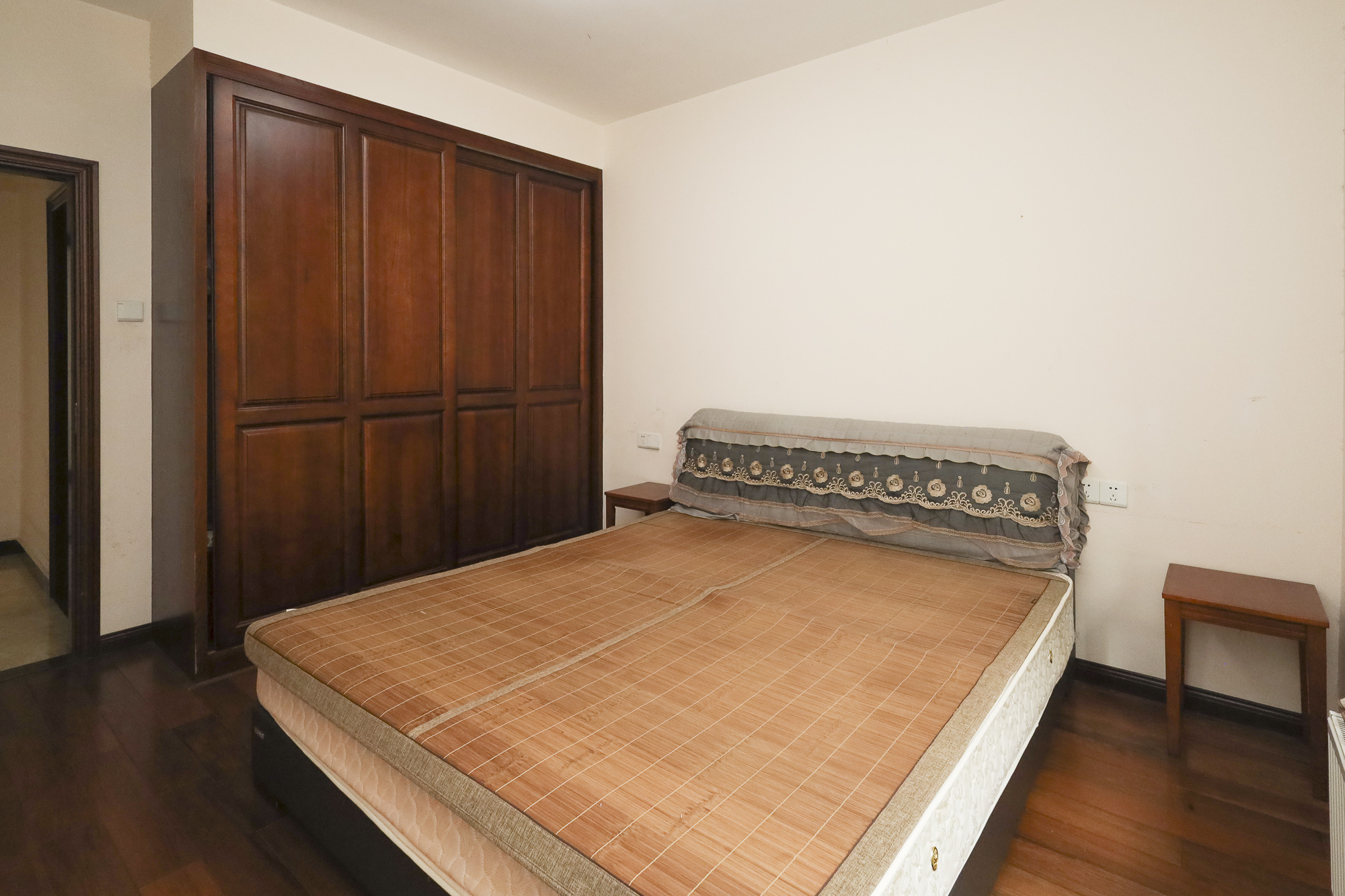 山语城二期  3室2厅1卫    100.0万卧室