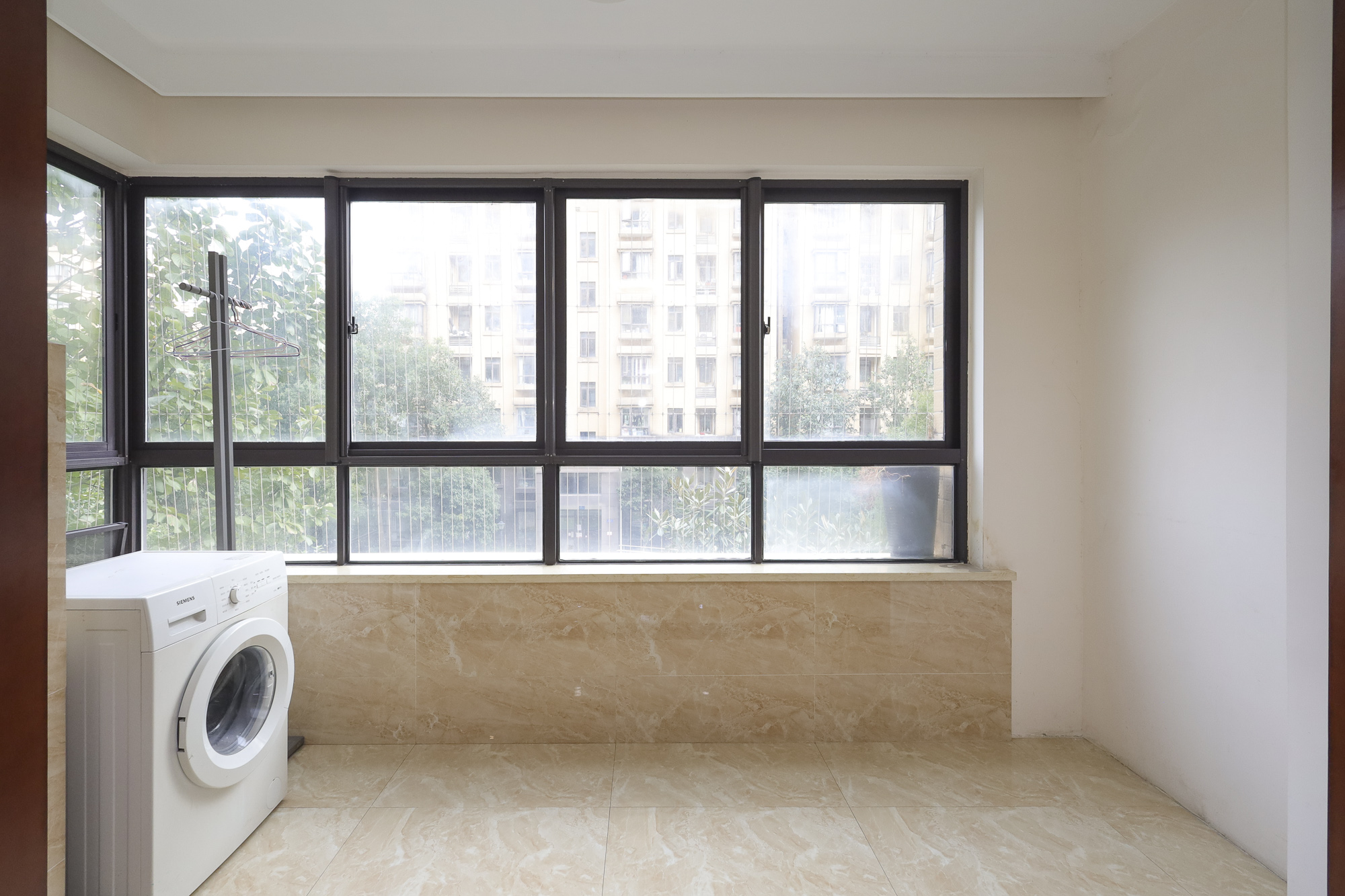 山语城二期  3室2厅1卫    100.0万阳台