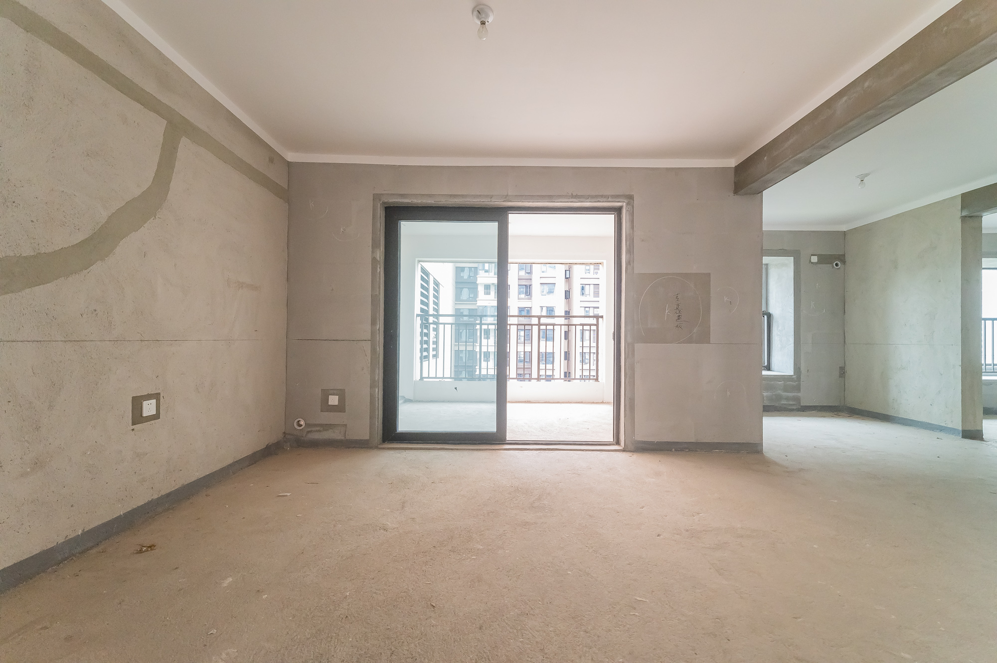 中交建发松雅院 4室2厅2卫 145.0万 中交建发松雅院 4室2厅2卫 145.0万客厅