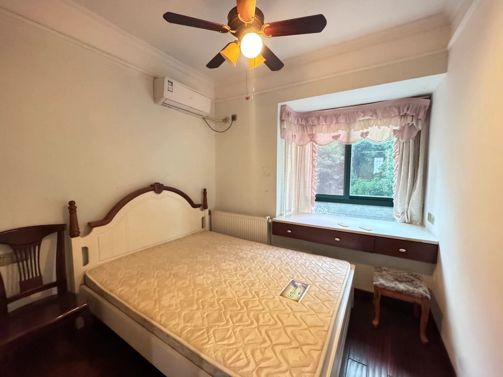 经世皇城 3室2厅2卫 88.0万 经世皇城 3室2厅2卫 88.0万室内图