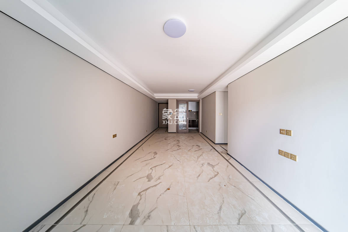 中海阅麓山一期 3室2厅2卫 162.0万 中海阅麓山一期 3室2厅2卫 162.0万客厅