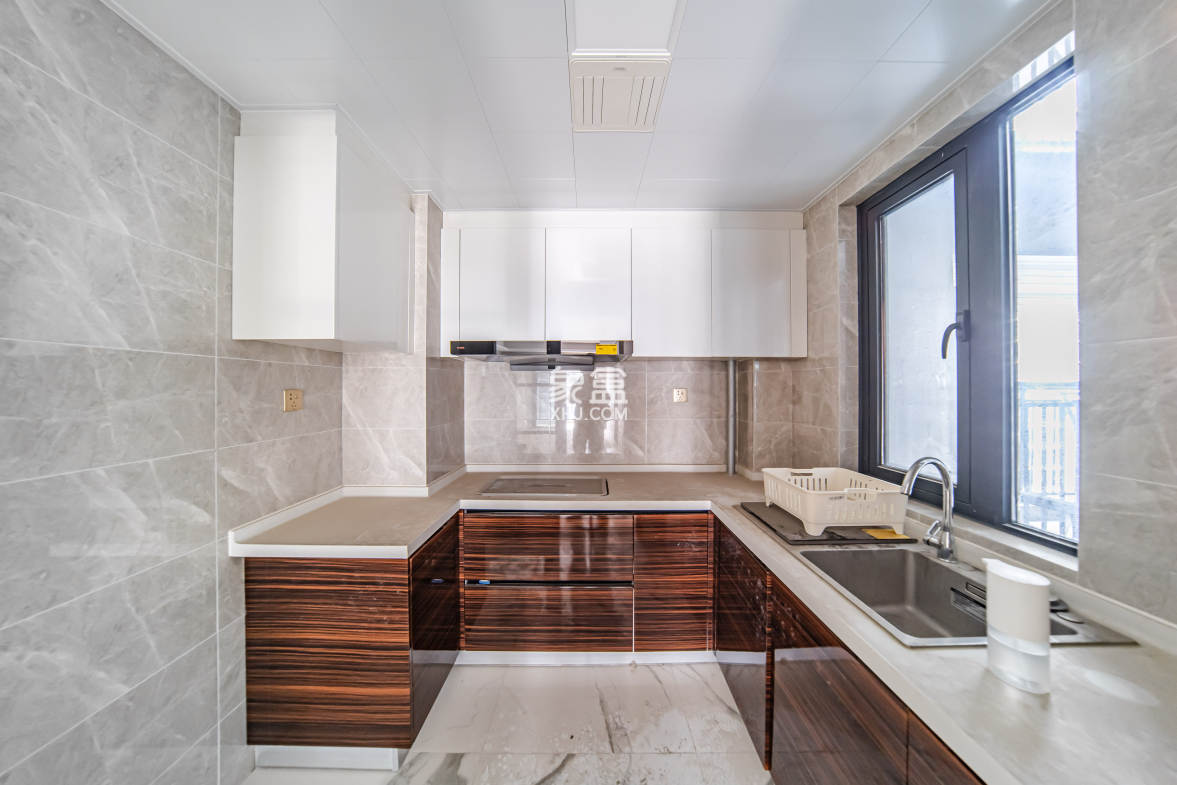 中海阅麓山一期 3室2厅2卫 162.0万 中海阅麓山一期 3室2厅2卫 162.0万厨房